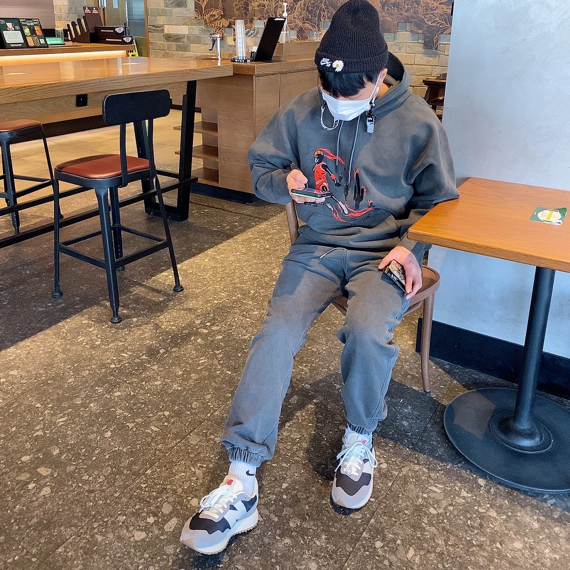 New Balance 237 Marblehead, Jordan x Travis Scott Washed Suede Hoodie Grey 착용 스타일 - 2