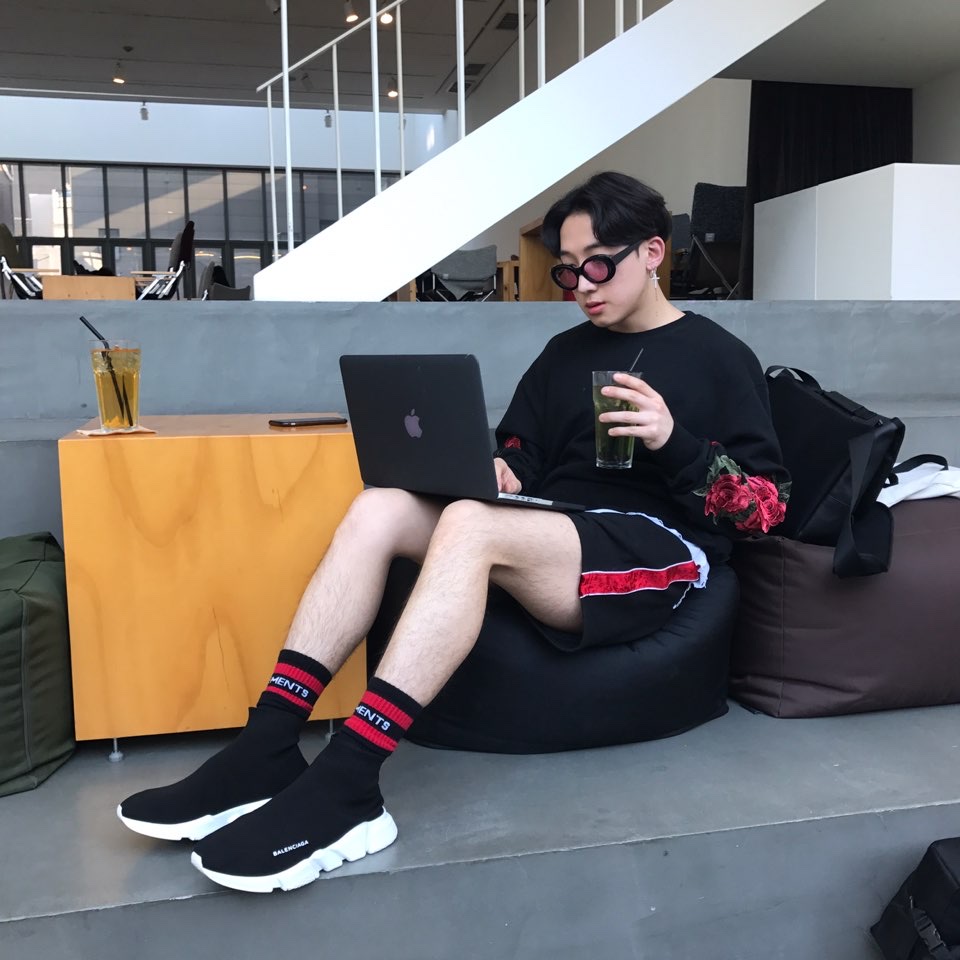Balenciaga Speed Trainer Black White 2018 착용 스타일