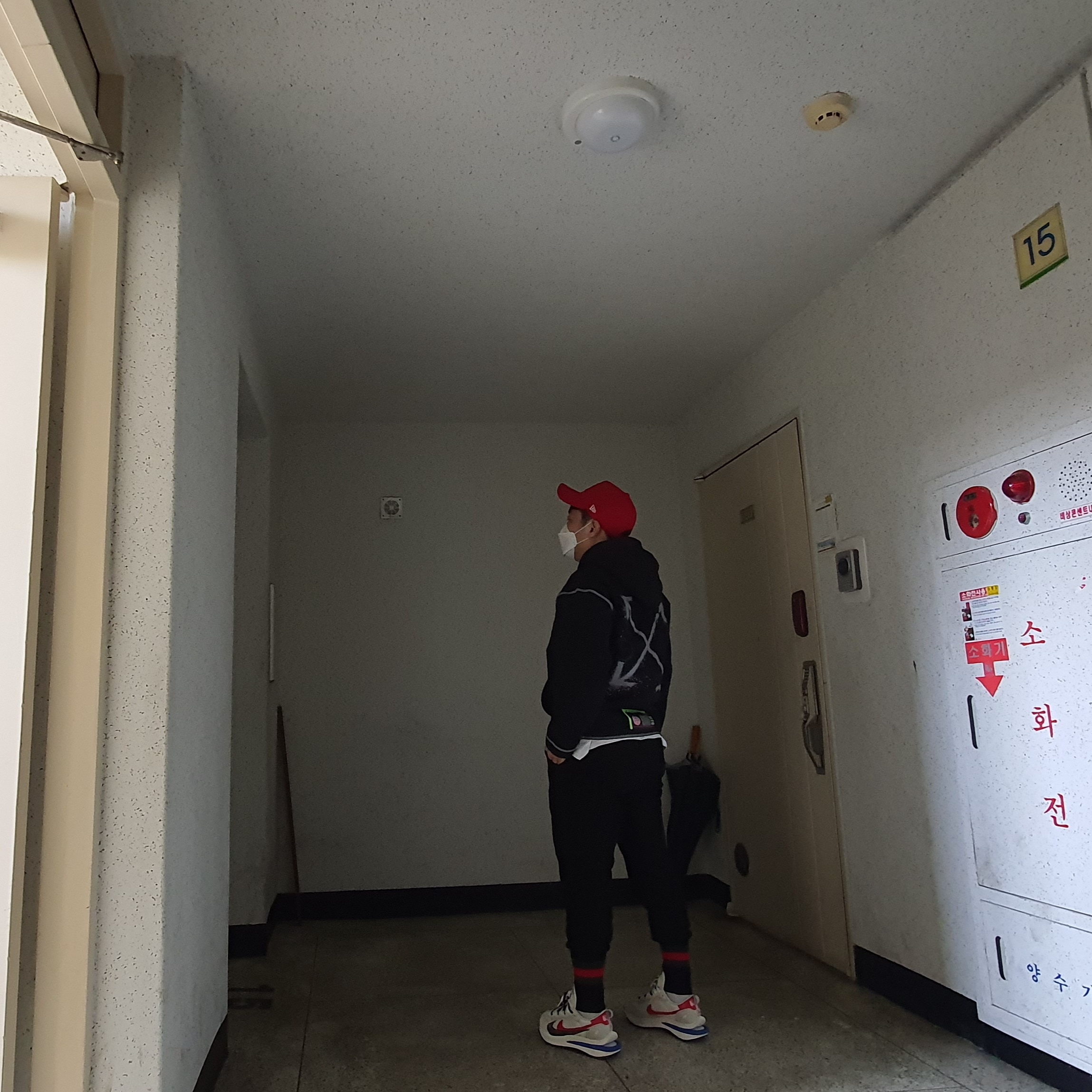 Nike x Off-White NRG RU Hoodie, Nike x Sacai VaporWaffle Royal Fuchsia 착용 스타일