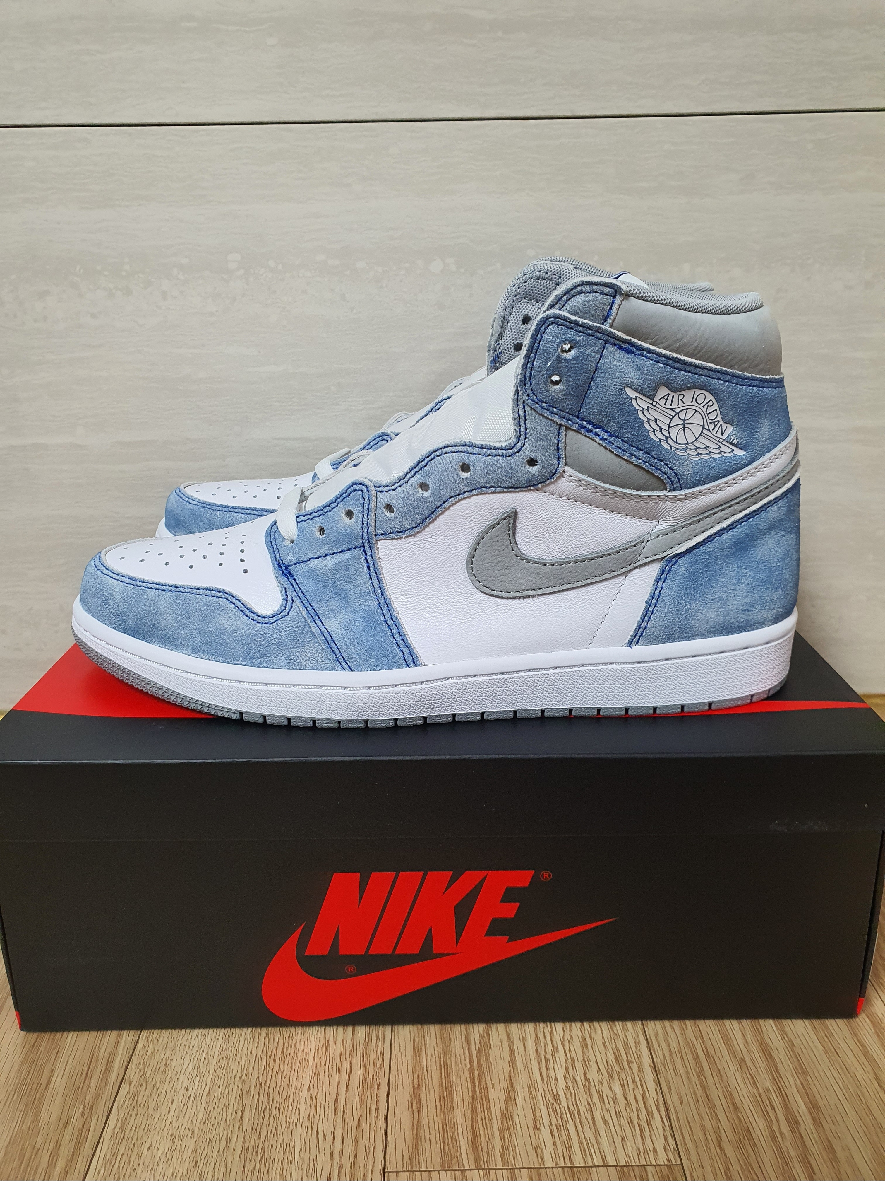 Jordan 1 Retro High OG Hyper Royal 착용 스타일 - 2