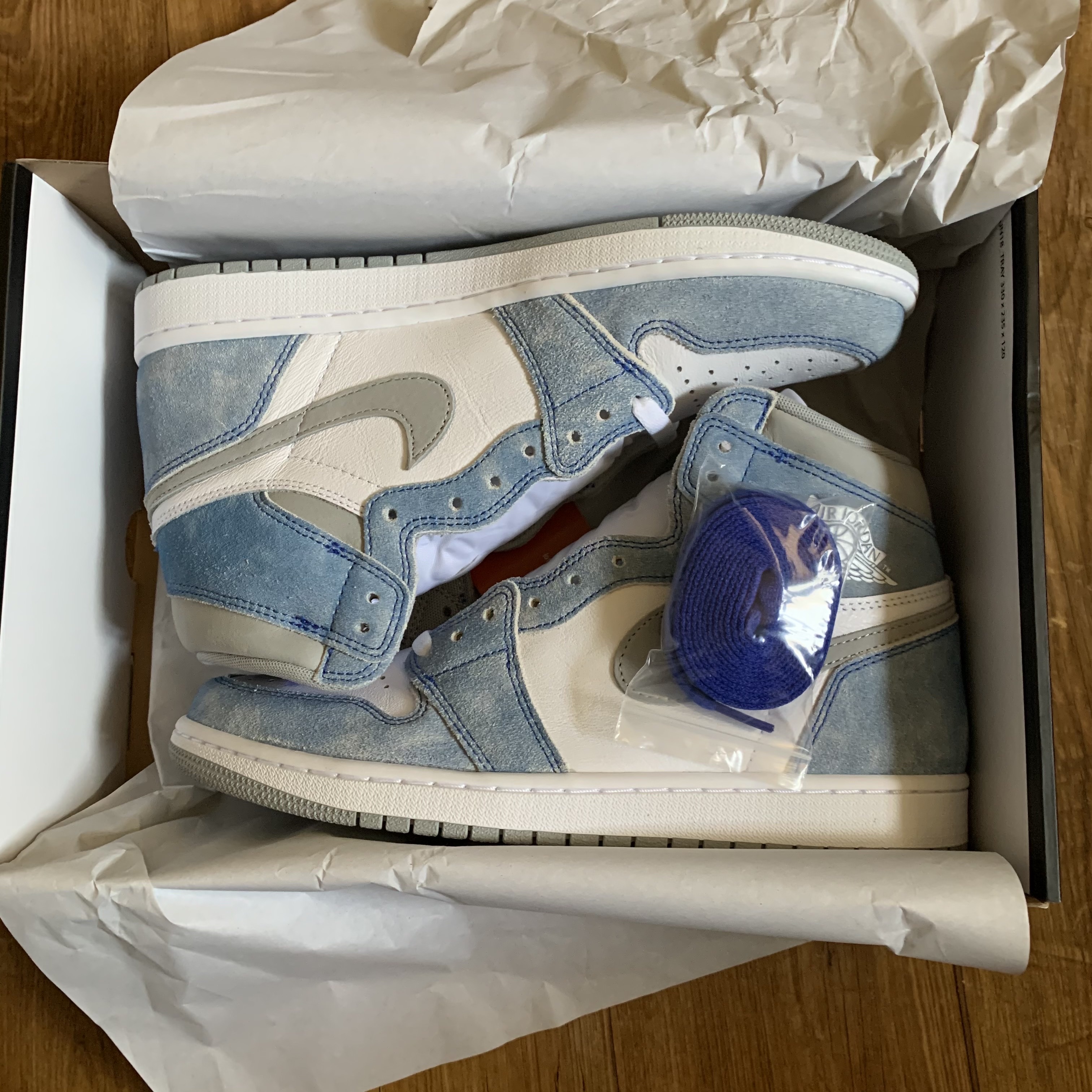 Jordan 1 Retro High OG Hyper Royal 착용 스타일 - 2