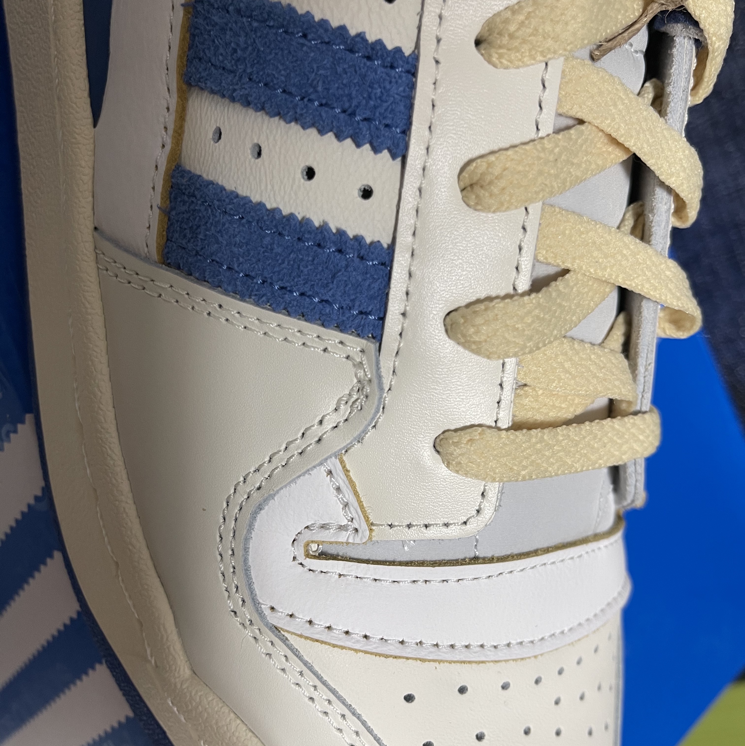 Adidas OG Forum 84 Low Blue Thread 착용 스타일 - 5
