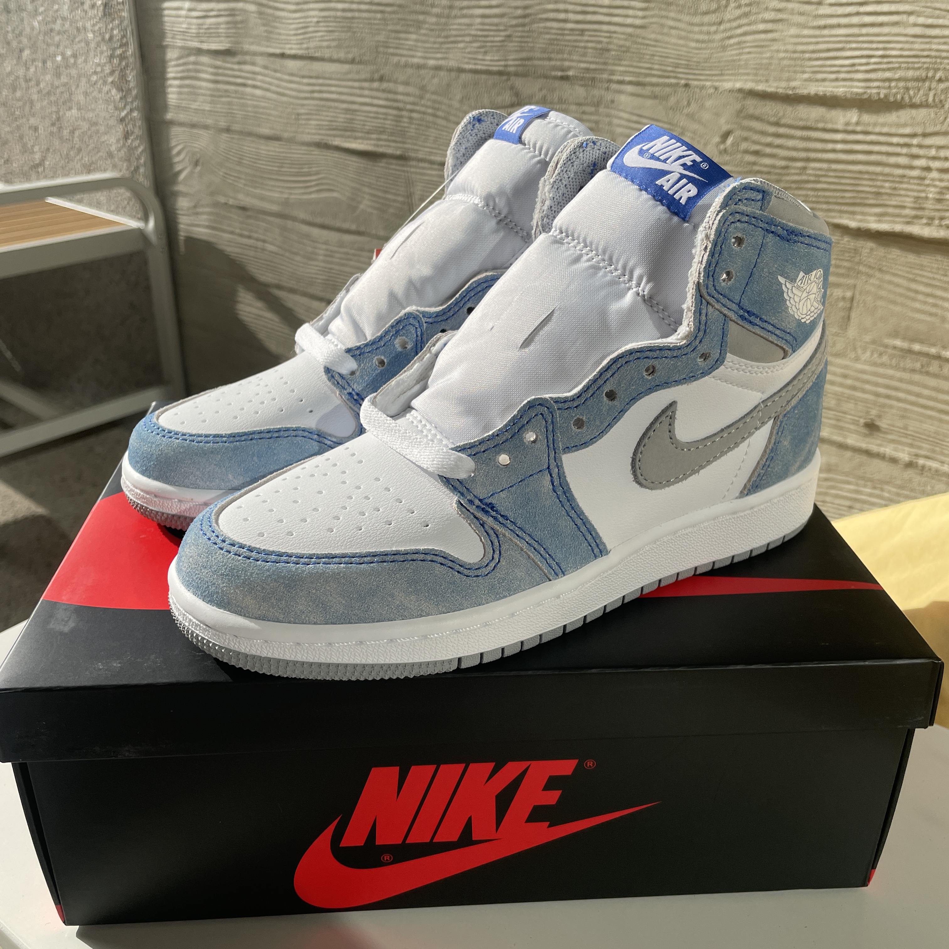 Jordan 1 Retro High OG Hyper Royal 착용 스타일