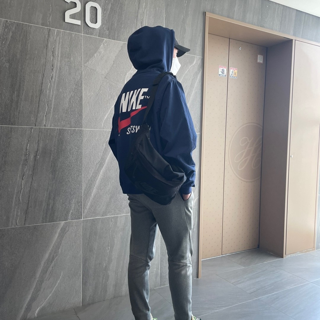 (W) Nike x Off-White Waffle Racer White, Nike NSW Hoodie BRS Midnight Navy 착용 스타일 - 3