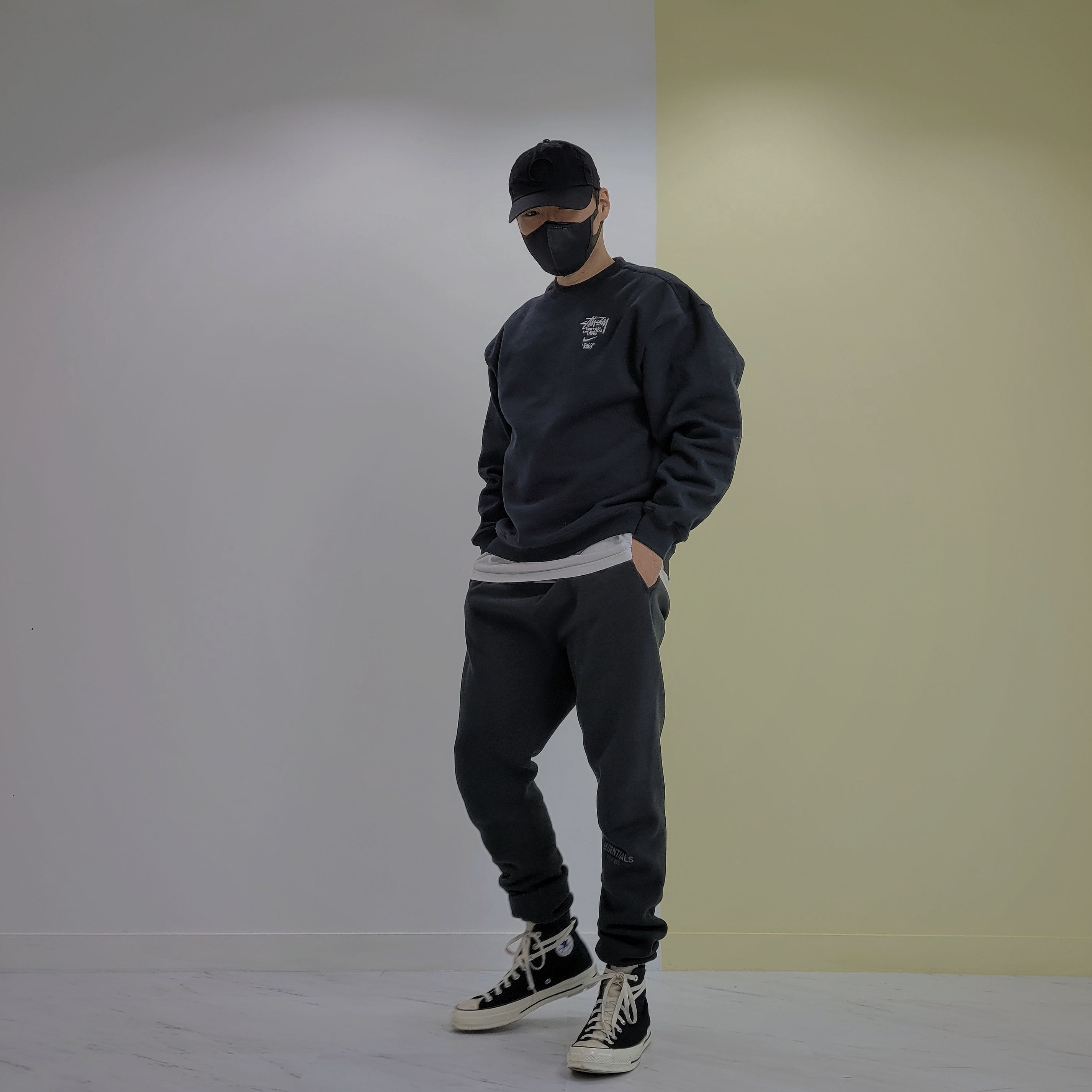 Converse x Fear of God Essentials Chuck 70 Hi Black 2020, Essentials Sweatpants Dark Slate/Black 2020 착용 스타일 - 1