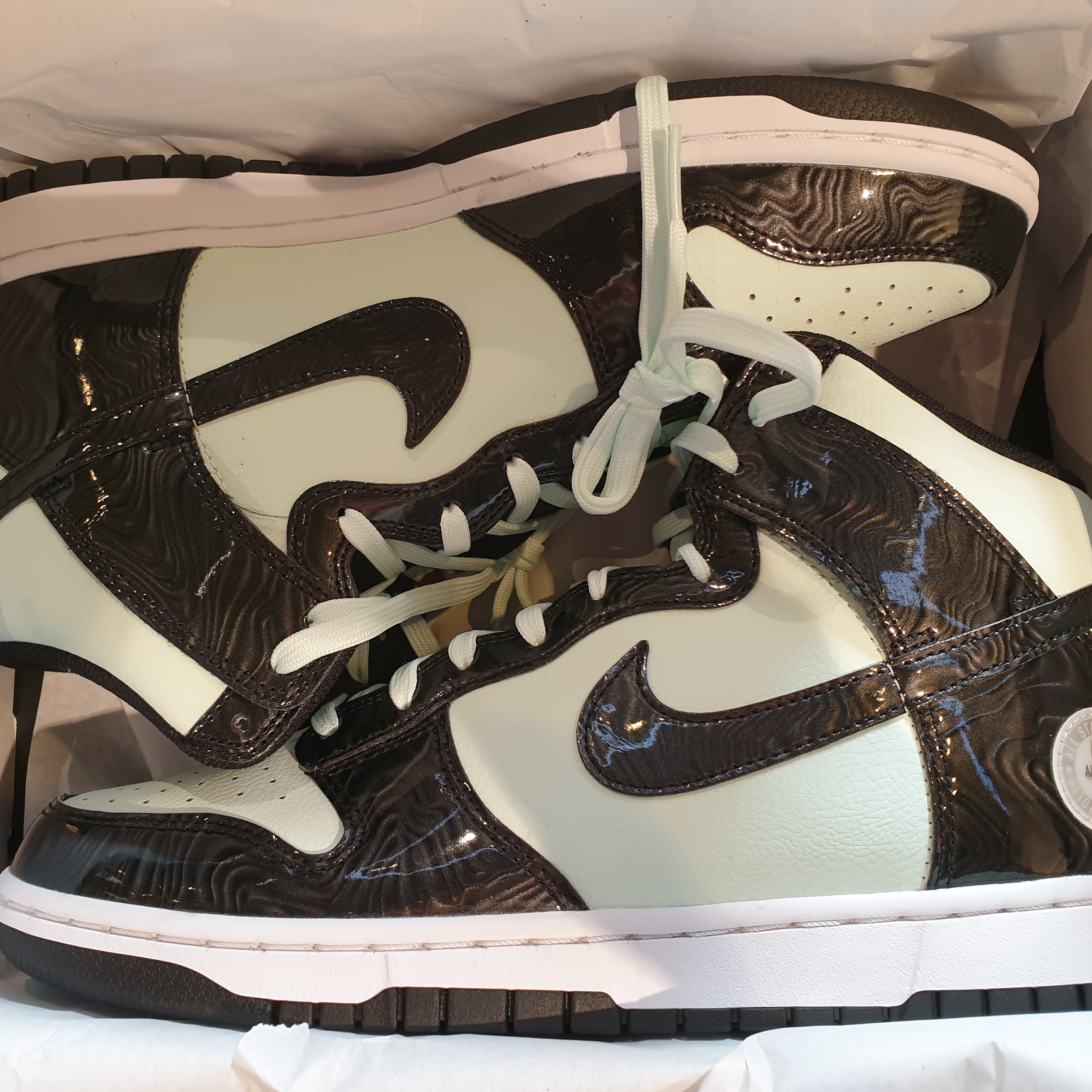Nike Dunk Low SP City Market, Jordan 1 Retro High OG University Blue 착용 스타일 - 4