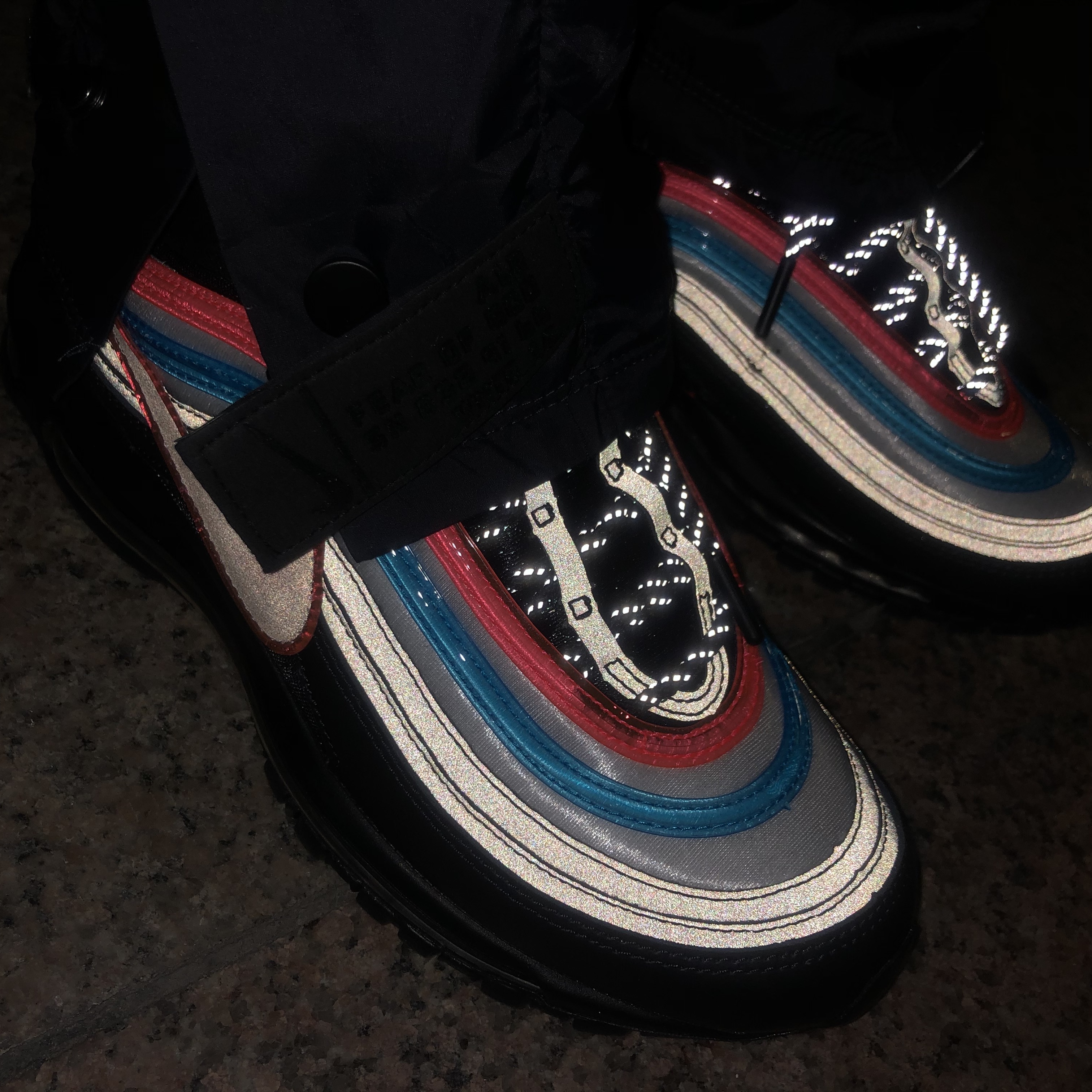 Nike Air Max 97 Neon Seoul, Nike x Fear of God Warm Up Pants Off Noir 착용 스타일 - 2