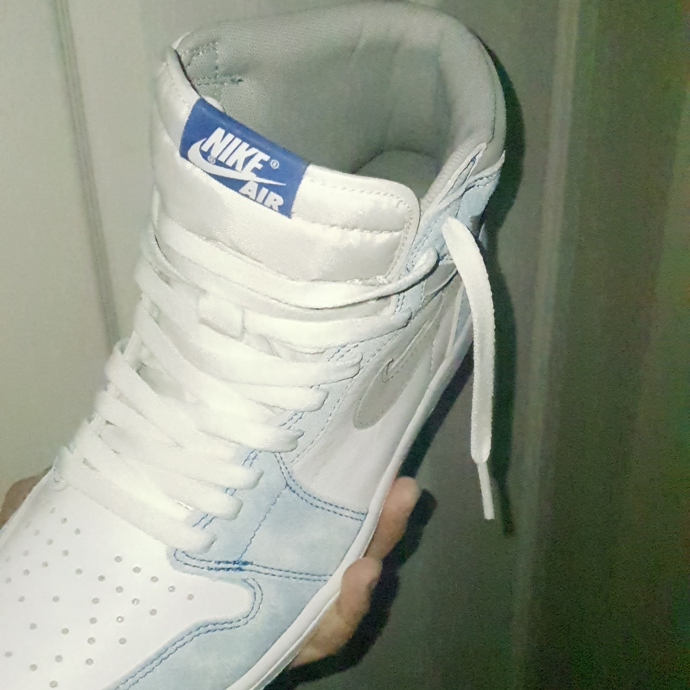 Jordan 1 Retro High OG Hyper Royal 착용 스타일 - 2