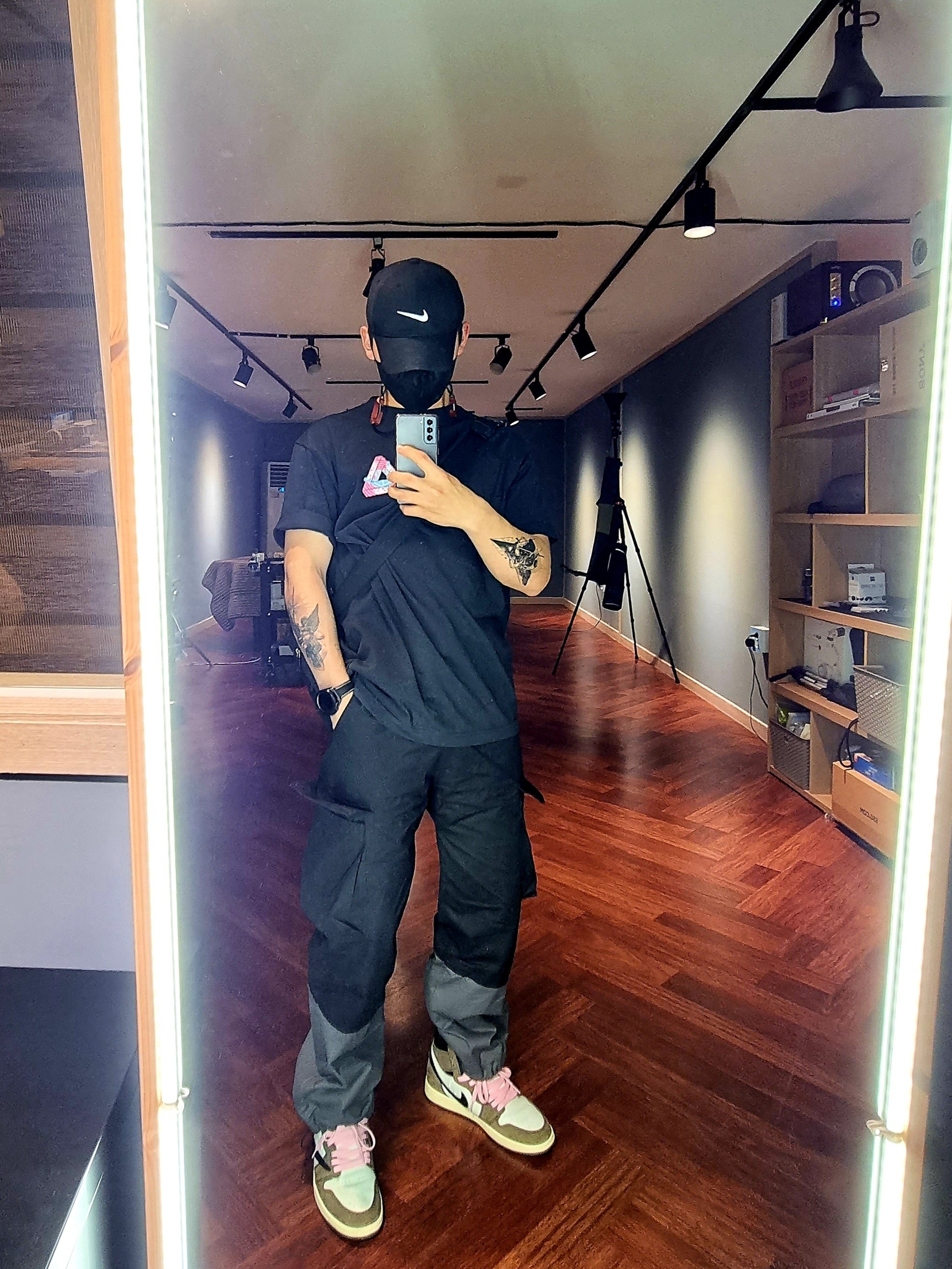 Palace Tri-Zooted Shakka T-Shirt Black - 20FW, Jordan 1 x Travis Scott Retro High OG SP Mocha 착용 스타일 - 2