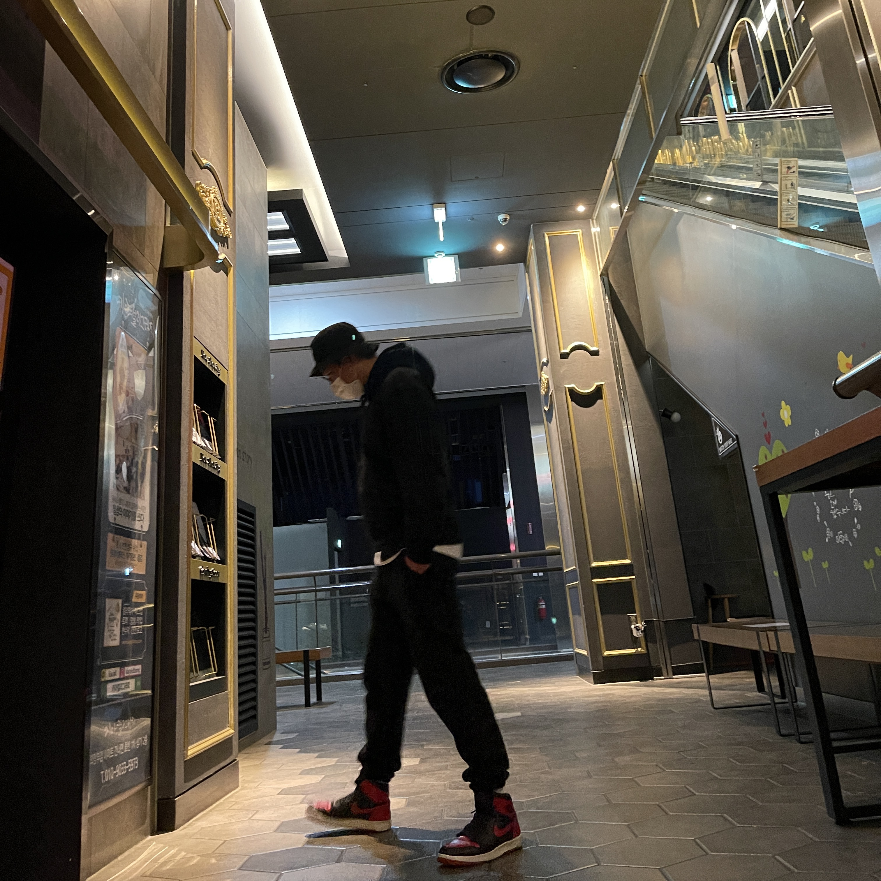 Jordan 1.5 Retro Bred, Jordan Jumpman Washed Bucket Hat Black 착용 스타일 - 1