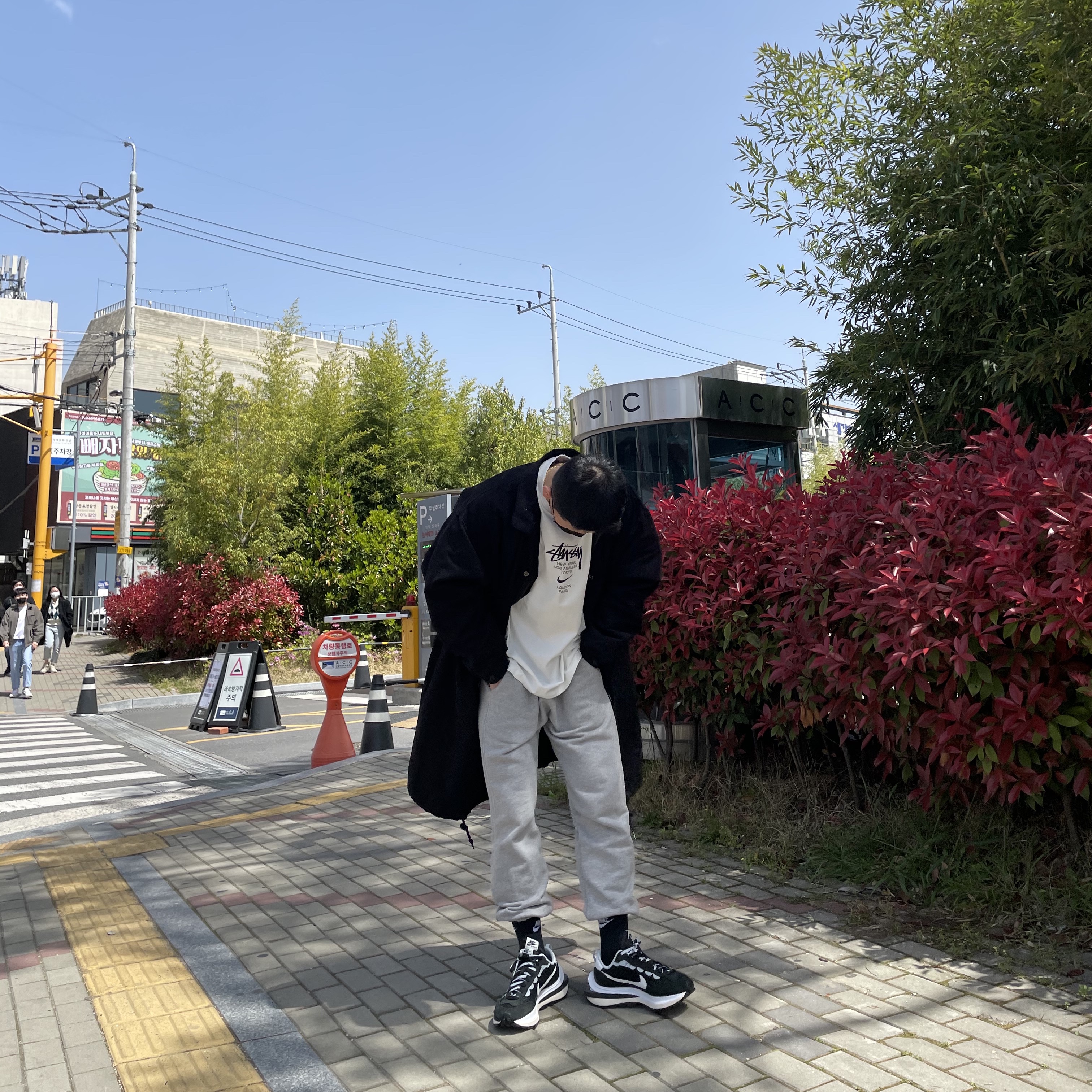 Nike x Sacai VaporWaffle Black White, Nike x Stussy WT T-Shirt White - US/EU 착용 스타일