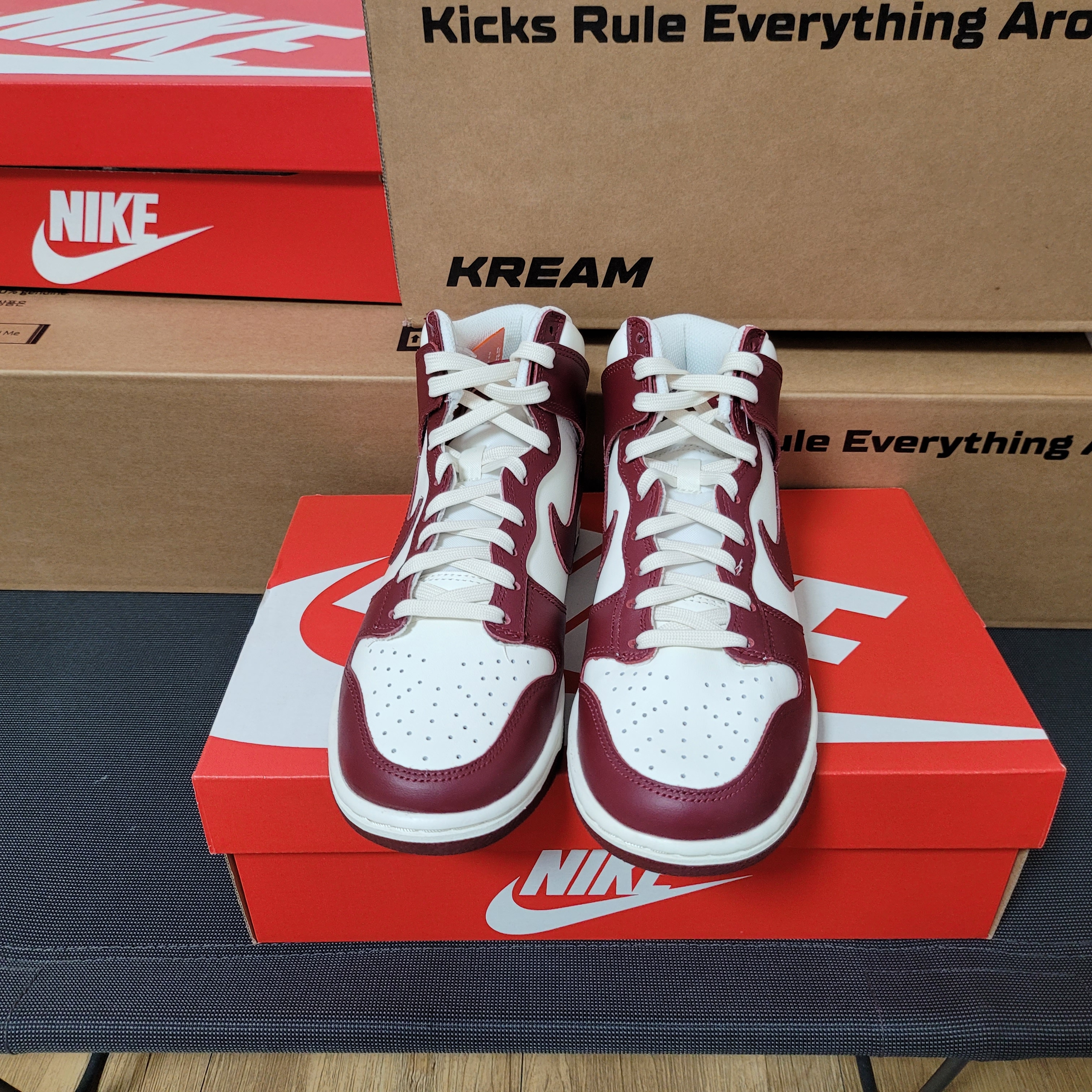 (W) Nike Dunk High Team Red 착용 스타일 - 2