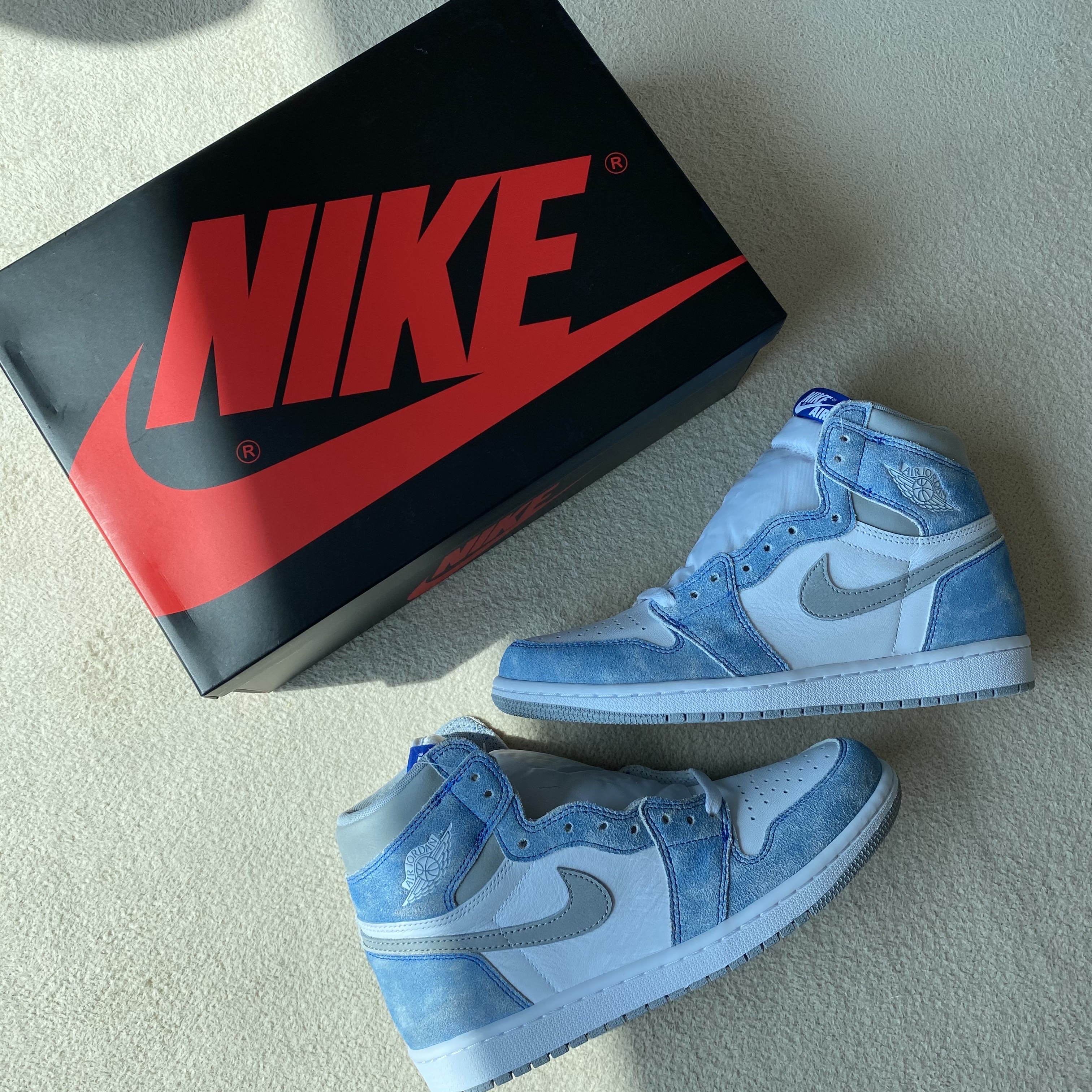 Jordan 1 Retro High OG Hyper Royal 착용 스타일 - 1