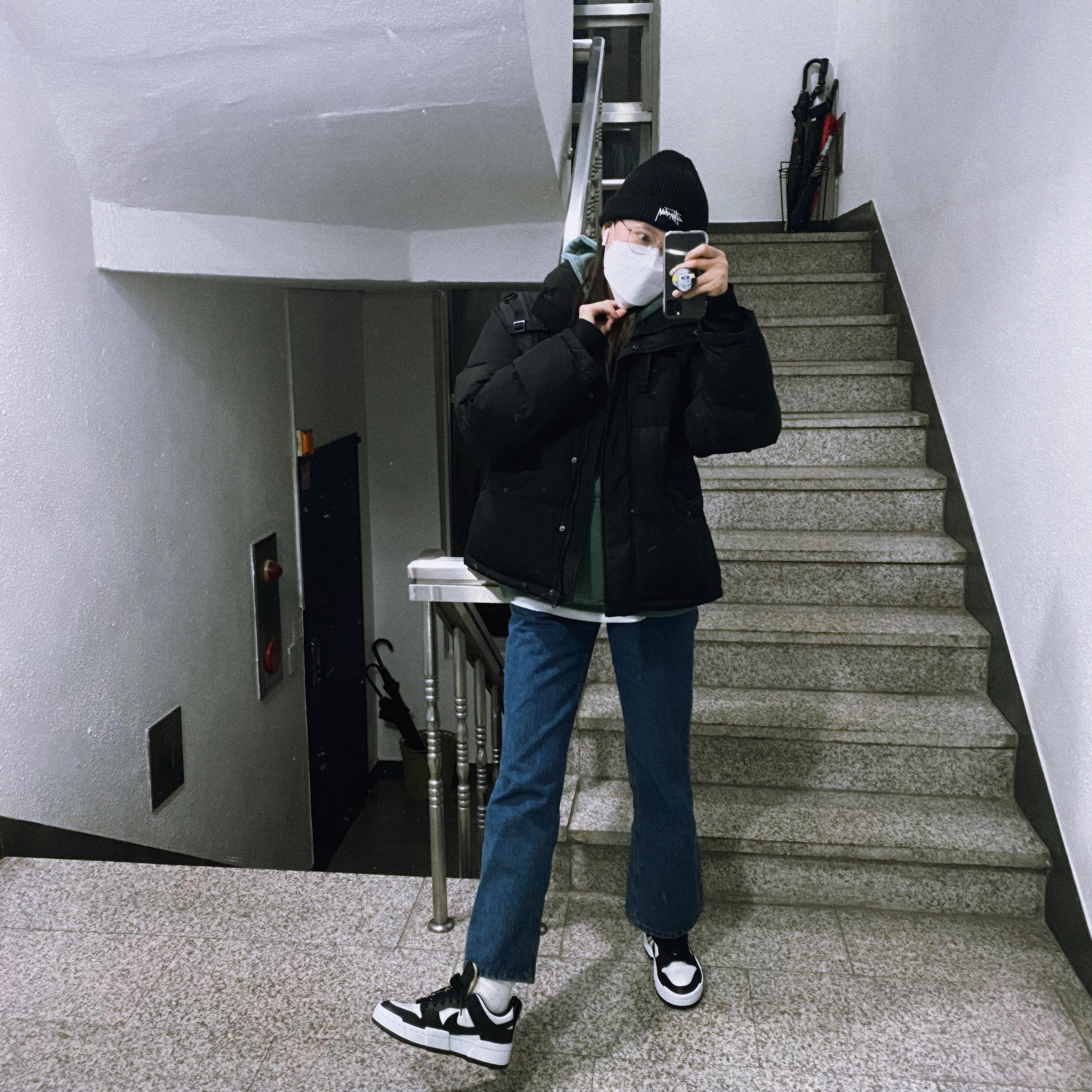 (W) Nike Dunk Low Disrupt Black White 착용 스타일 - 1
