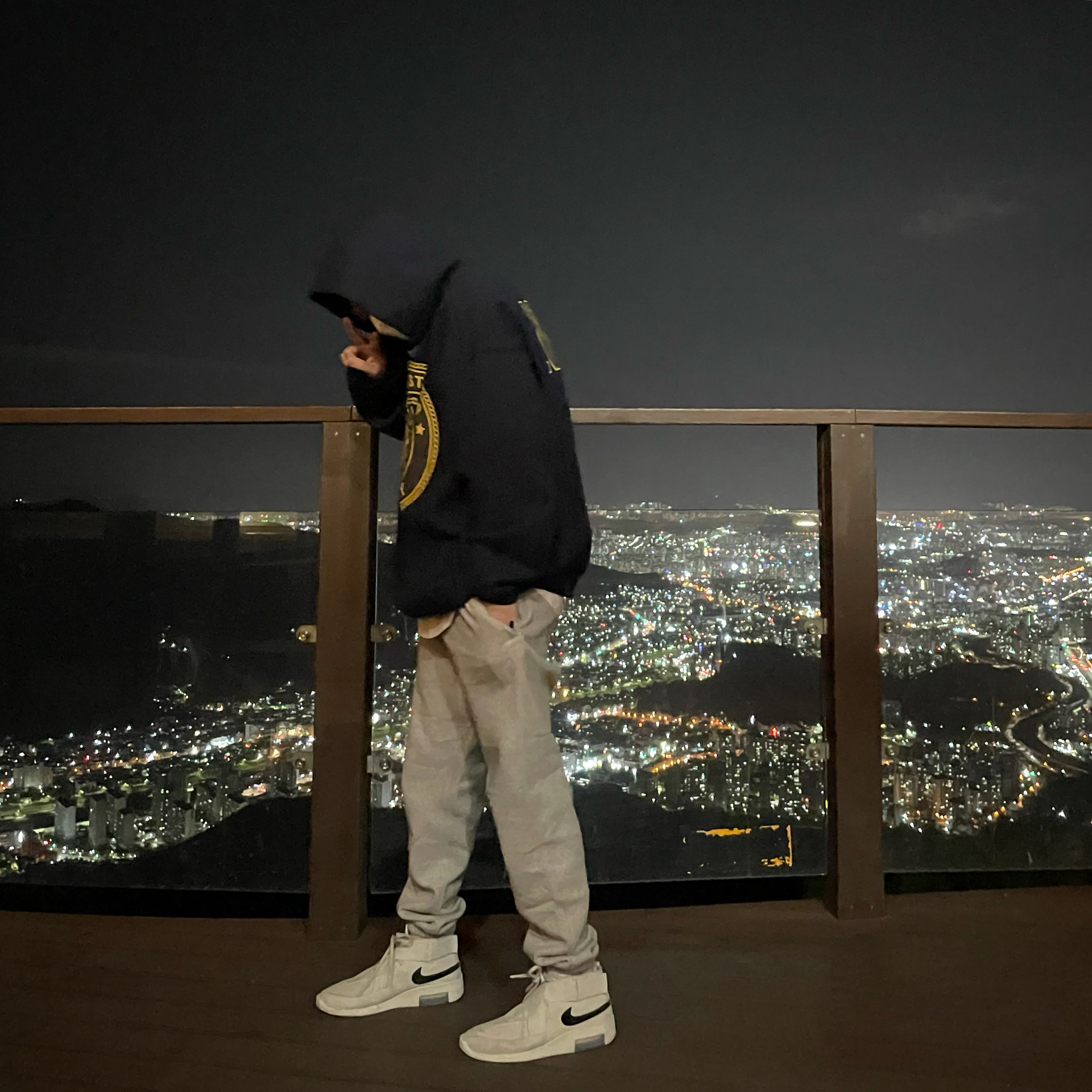 Nike x Fear of God Air Fear of God Raid Light Bone 착용 스타일
