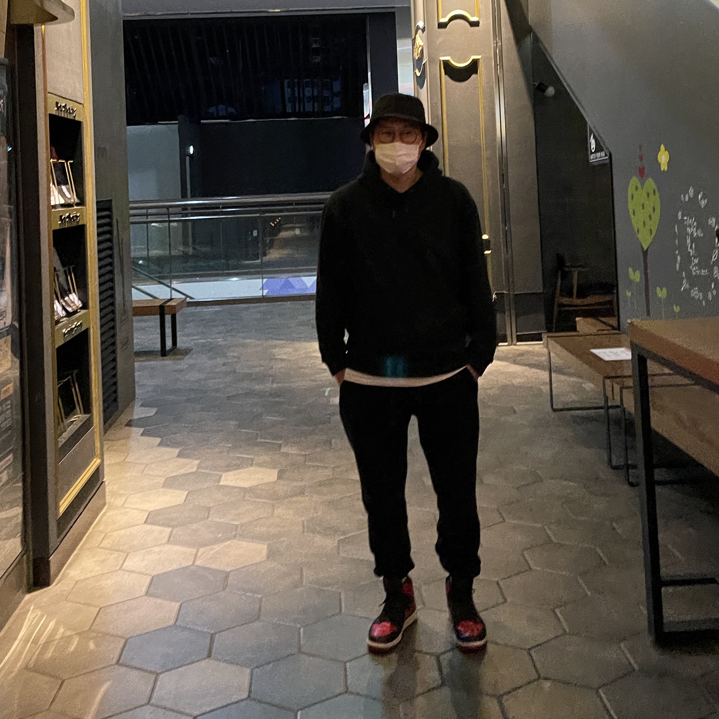 Jordan 1.5 Retro Bred, Jordan Jumpman Washed Bucket Hat Black 착용 스타일 - 4