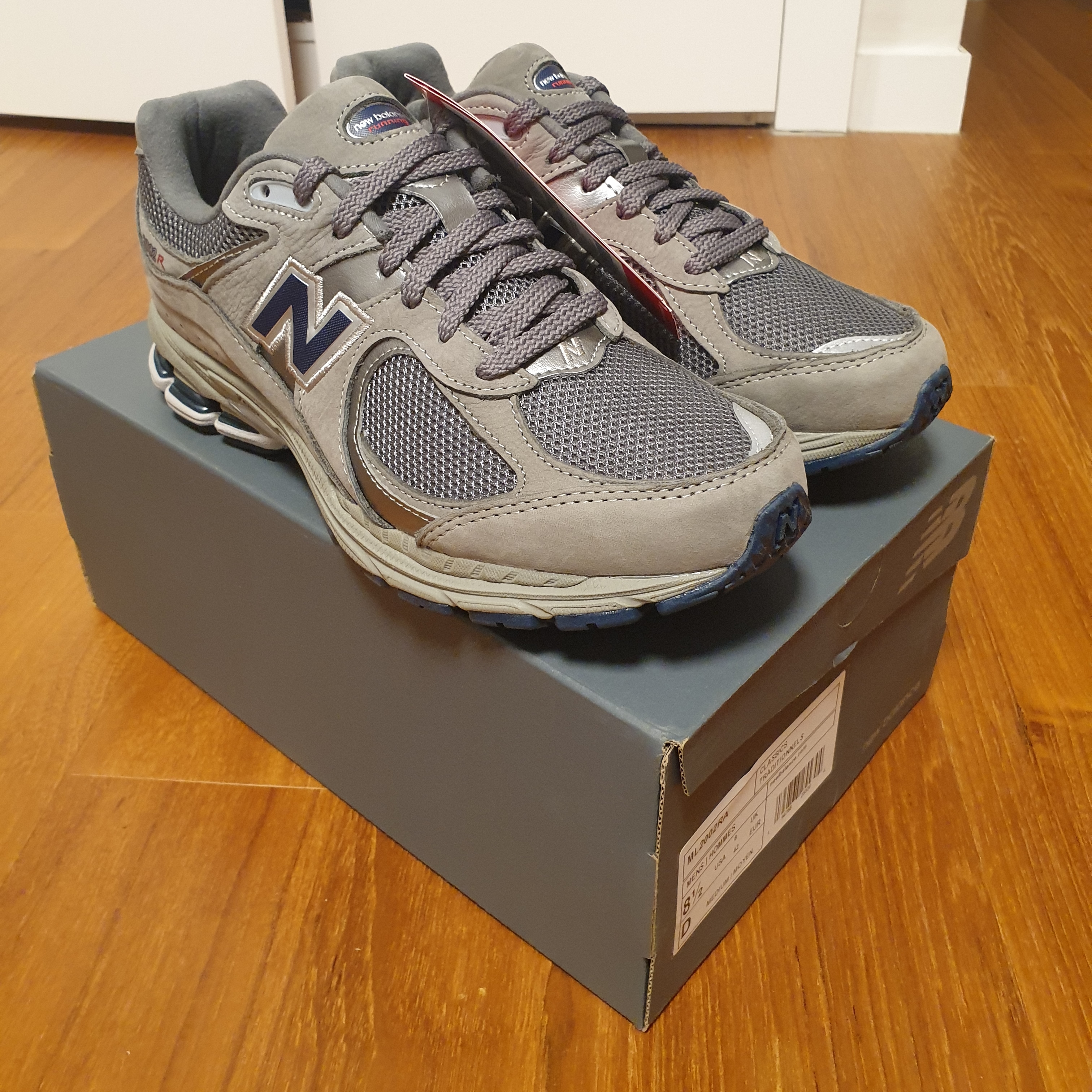 New Balance 2002R Gray 착용 스타일 - 3
