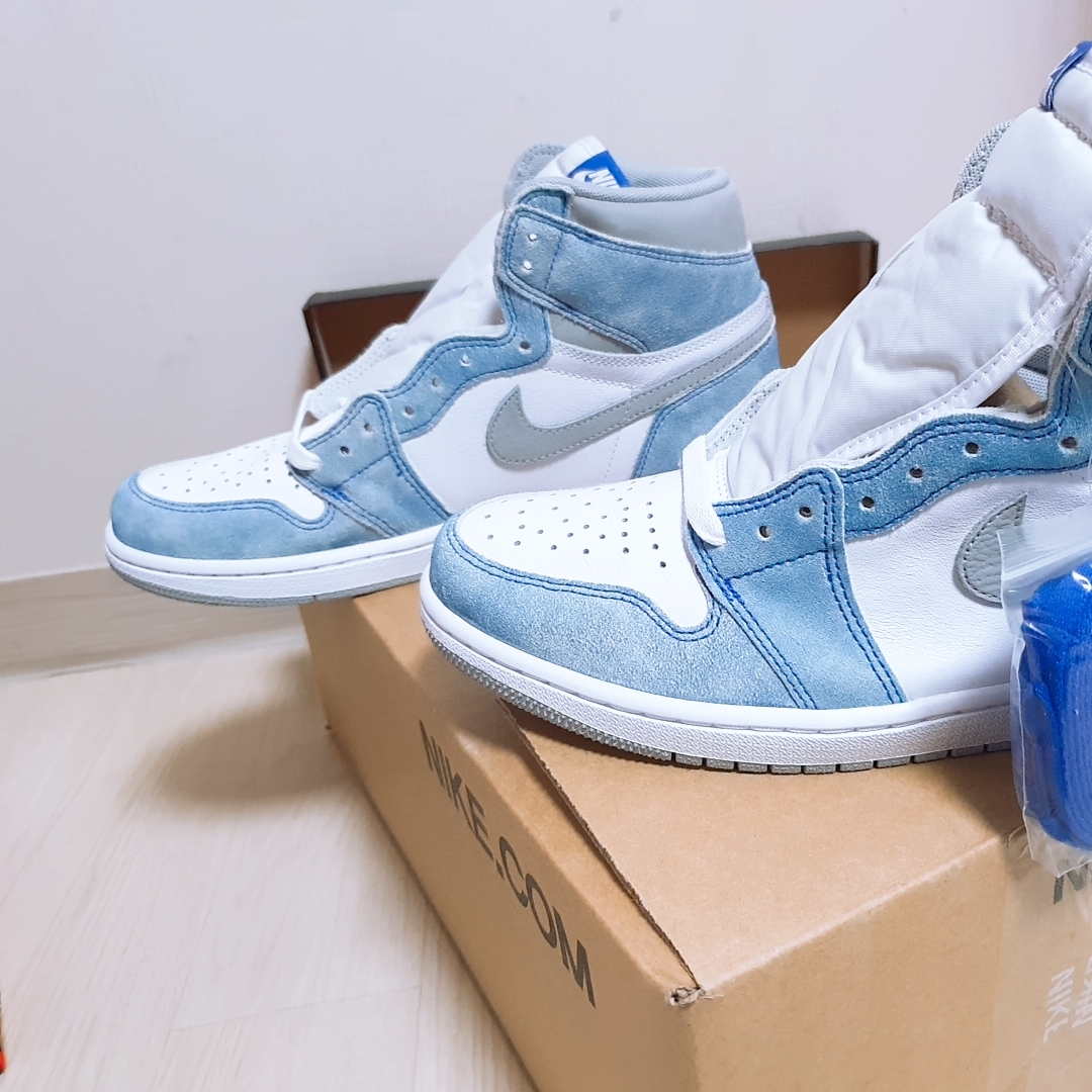 Jordan 1 Retro High OG Hyper Royal 착용 스타일