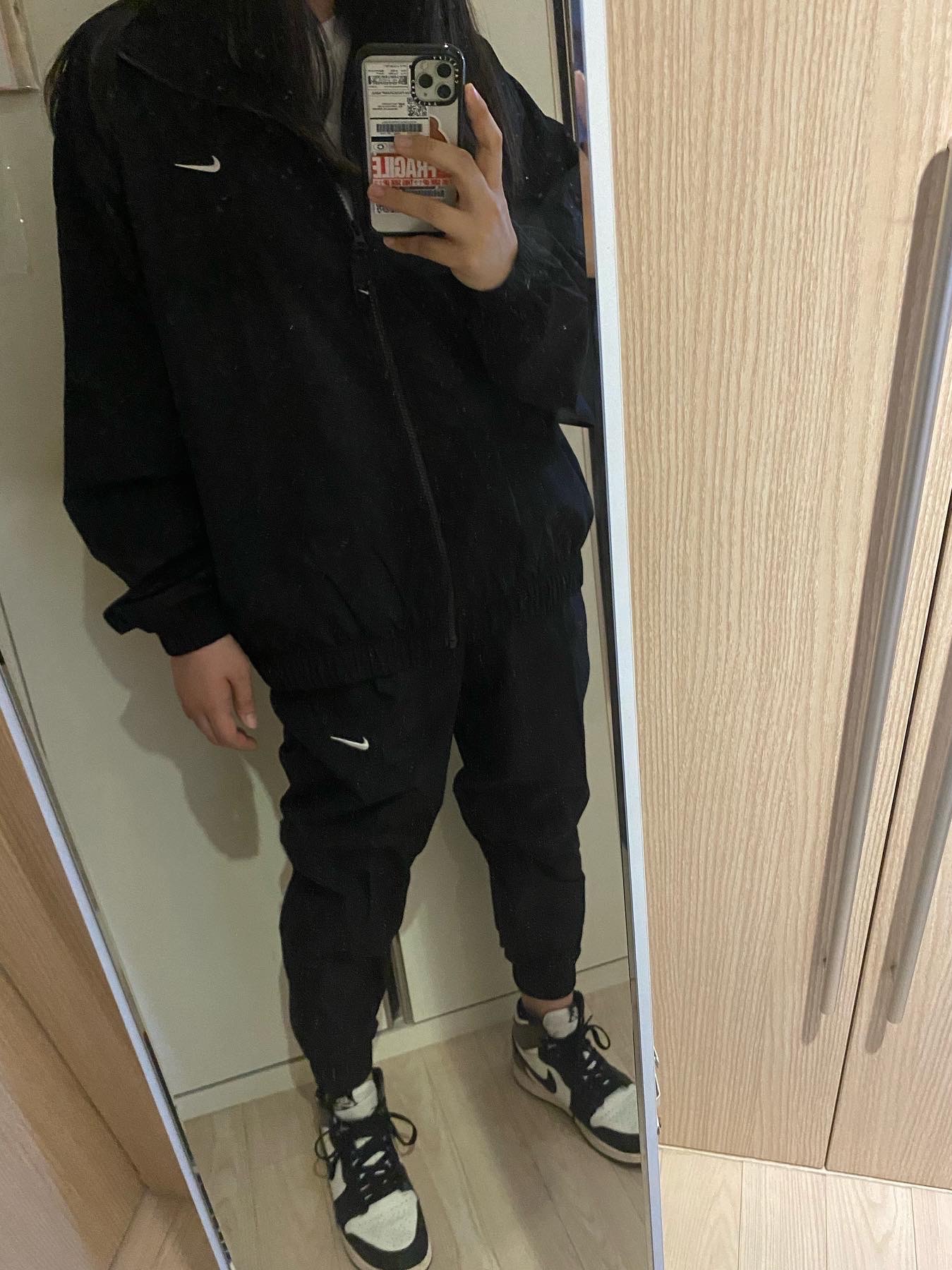 Nike M NRG Solo Swoosh Track Jacket Black - Asia, Nike M NRG Solo Swoosh Track Pants Black - Asia 착용 스타일 - 1