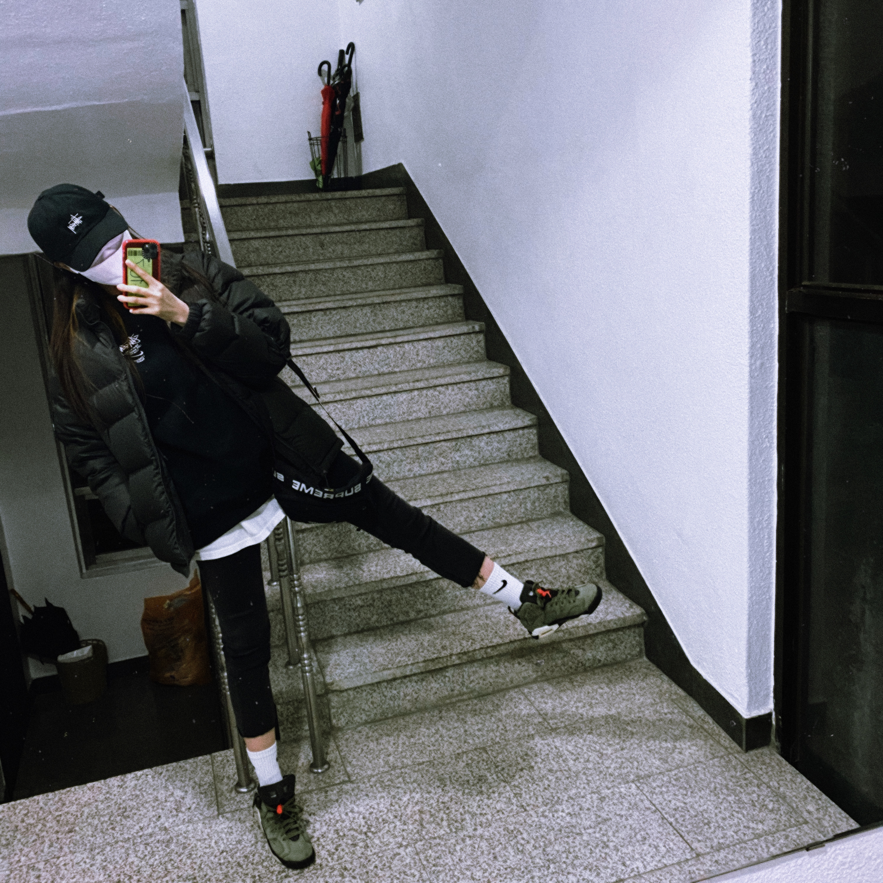 Nike x Stussy NRG ZR Fleece Crewneck Black - US/EU, (GS) Jordan 6 x Travis Scott Retro Olive 착용 스타일 - 2