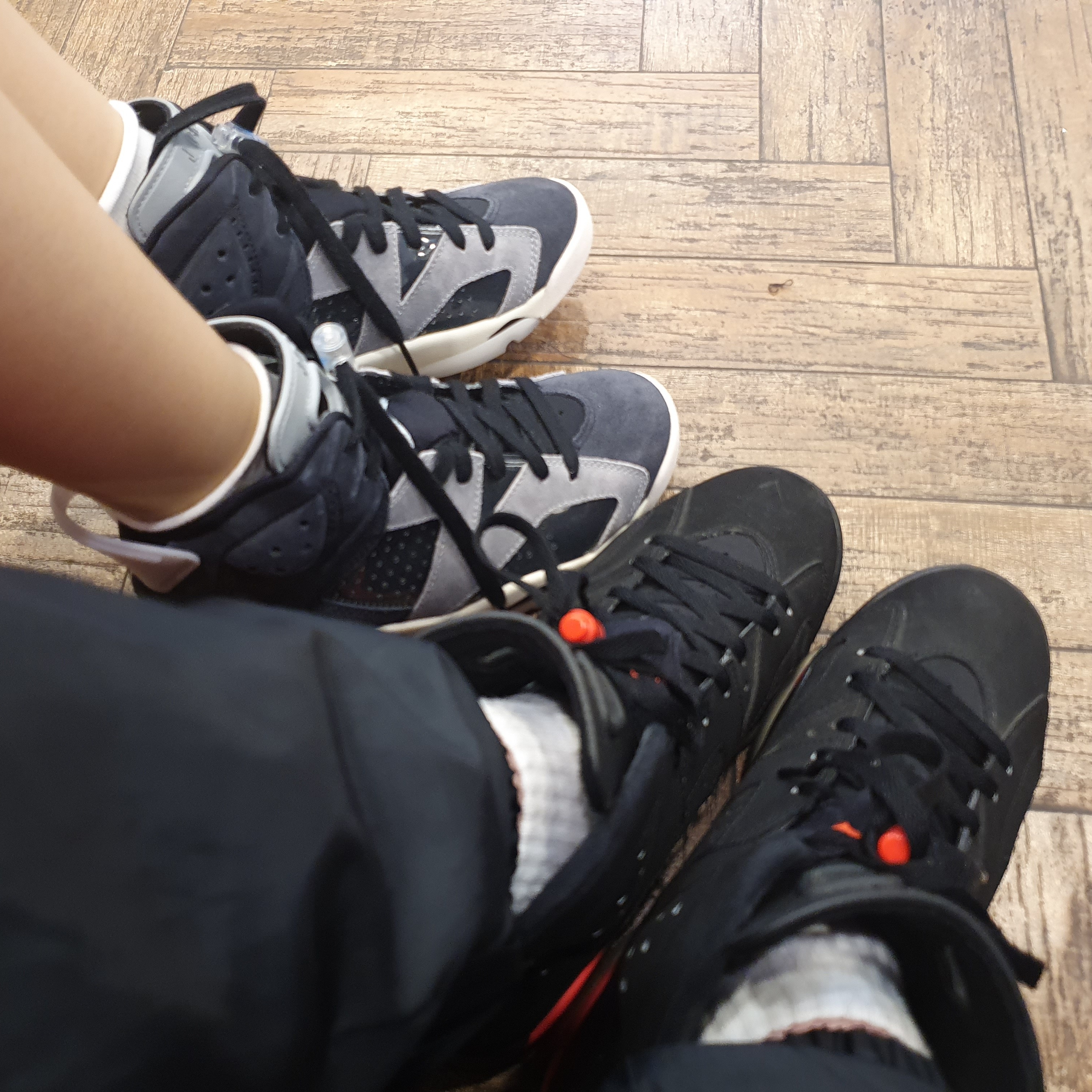 Jordan 6 Retro Infrared 2019, (W) Jordan 6 Retro Tech Chrome 착용 스타일 - 1