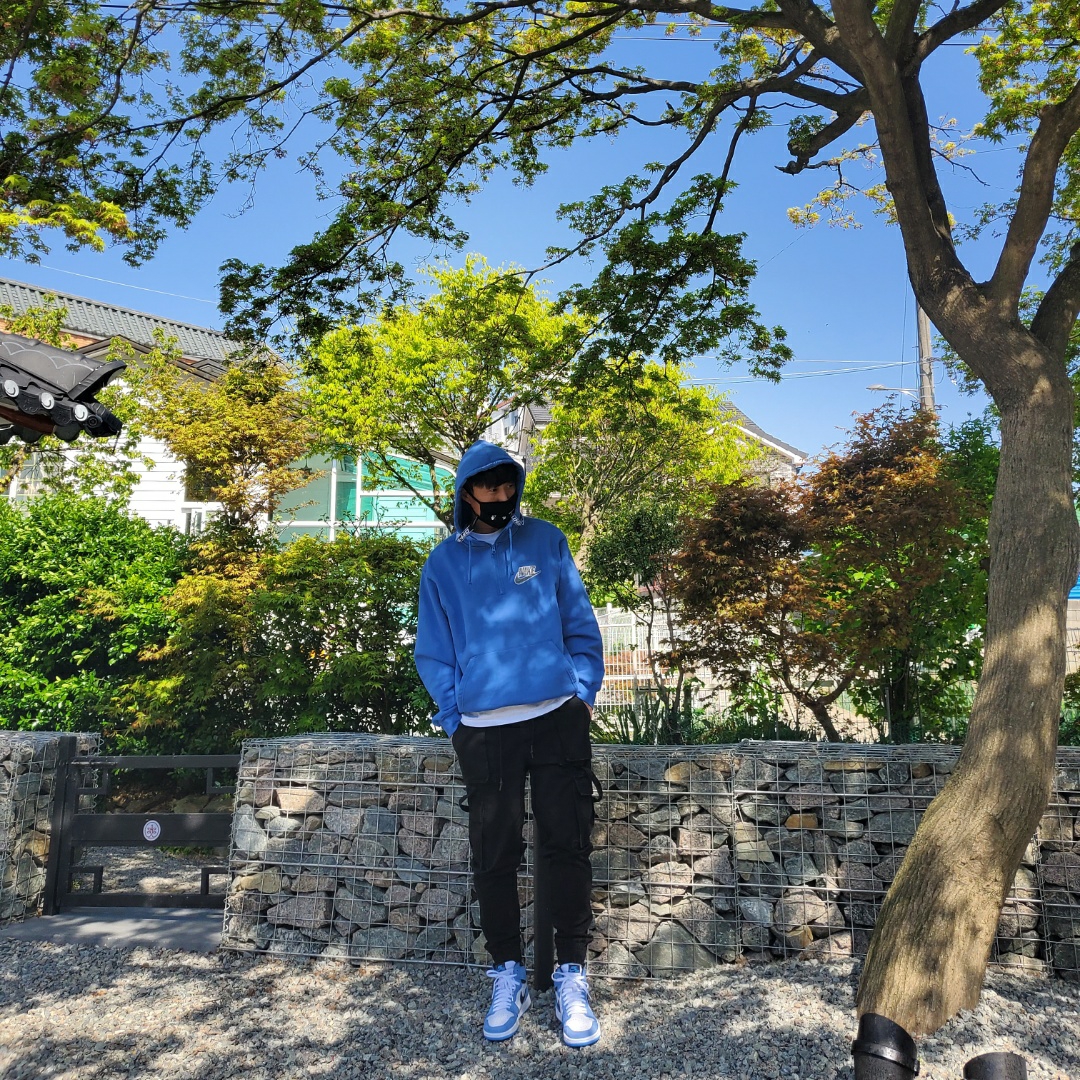 Jordan 1 Retro High OG University Blue, Supreme x Nike Half Zip Hooded Sweatshirt Blue - 21SS 착용 스타일 - 1
