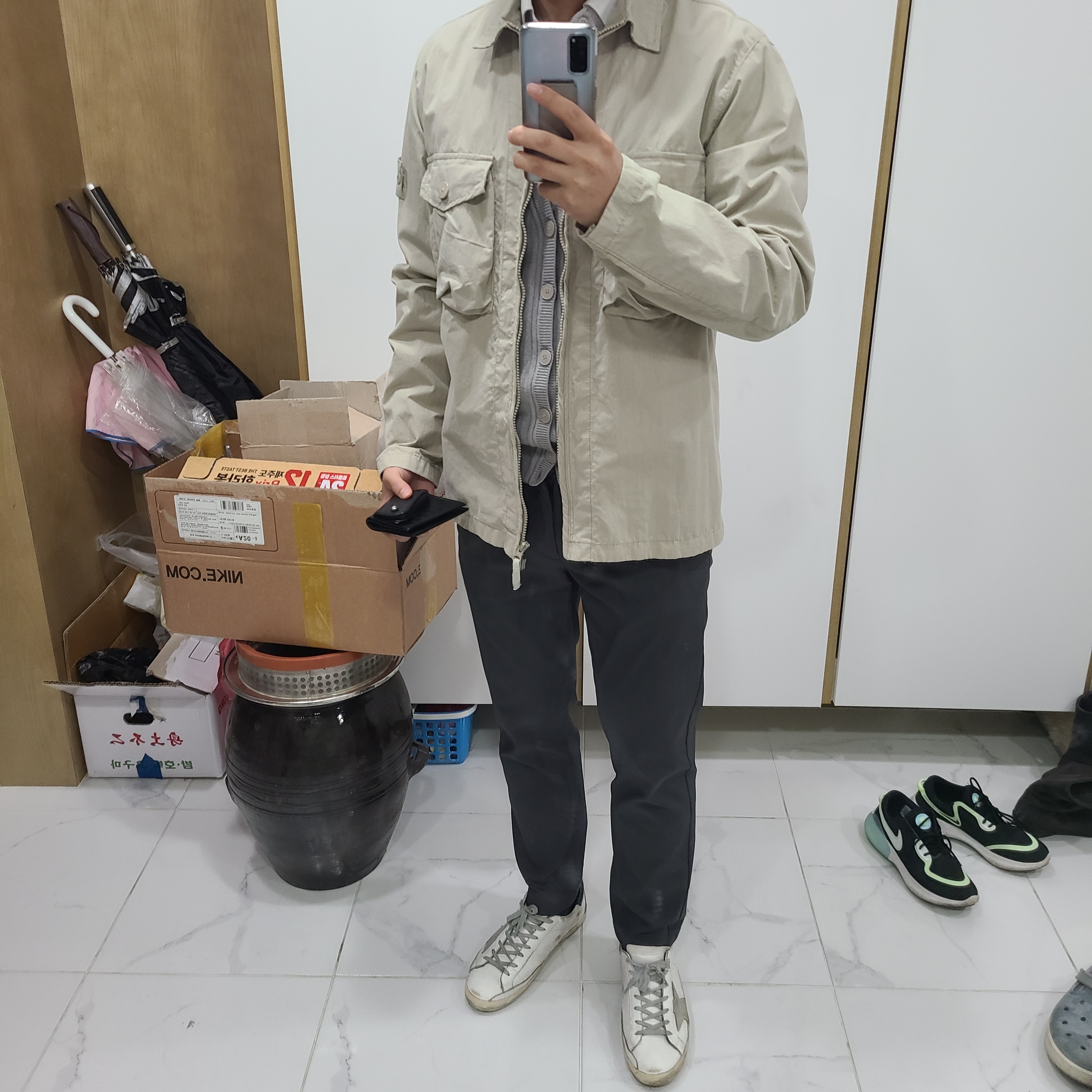 Nike ACG Mountain Fly Gore-Tex Metallic Silver, Hoka Kaha Gore-Tex Tan 착용 스타일 - 2