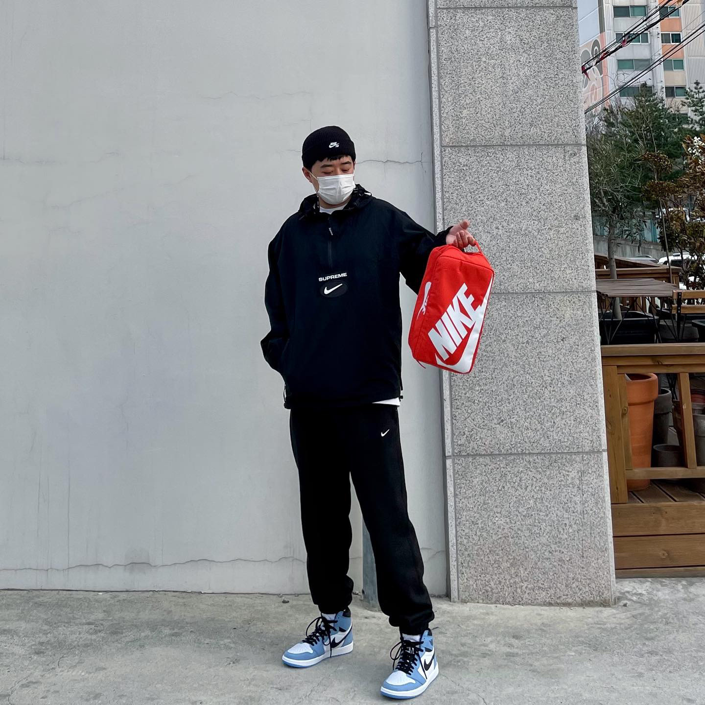 Jordan 1 Retro High OG University Blue, Supreme x Nike Jewel Reversible Ripstop Anorak Black - 20FW 착용 스타일