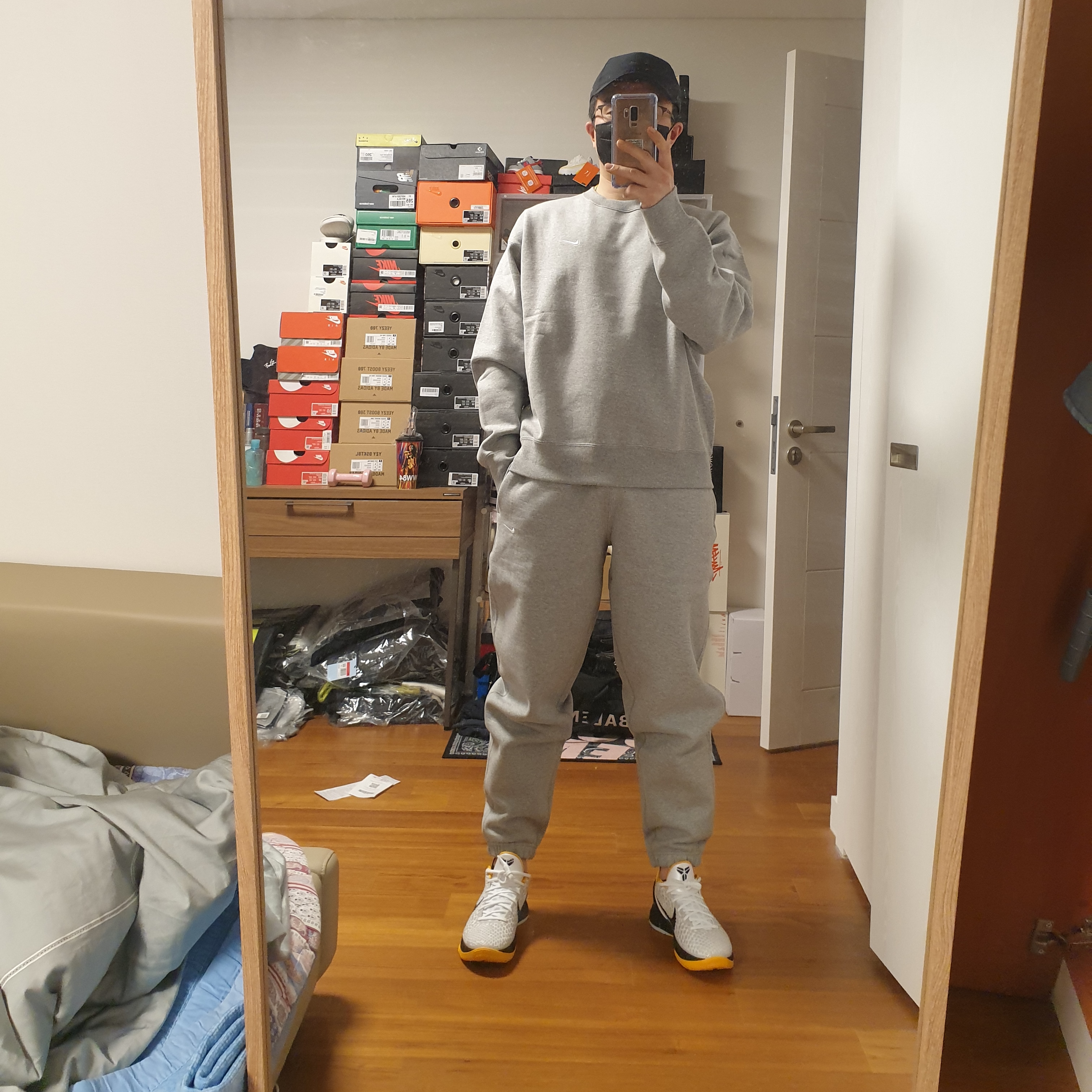 Nike NRG Solo Swoosh Fleece Pants Dark Grey Heather - US/EU, Nike NRG Solo Swoosh Crew Fleece Dark Grey Heather - US/EU 착용 스타일 - 2