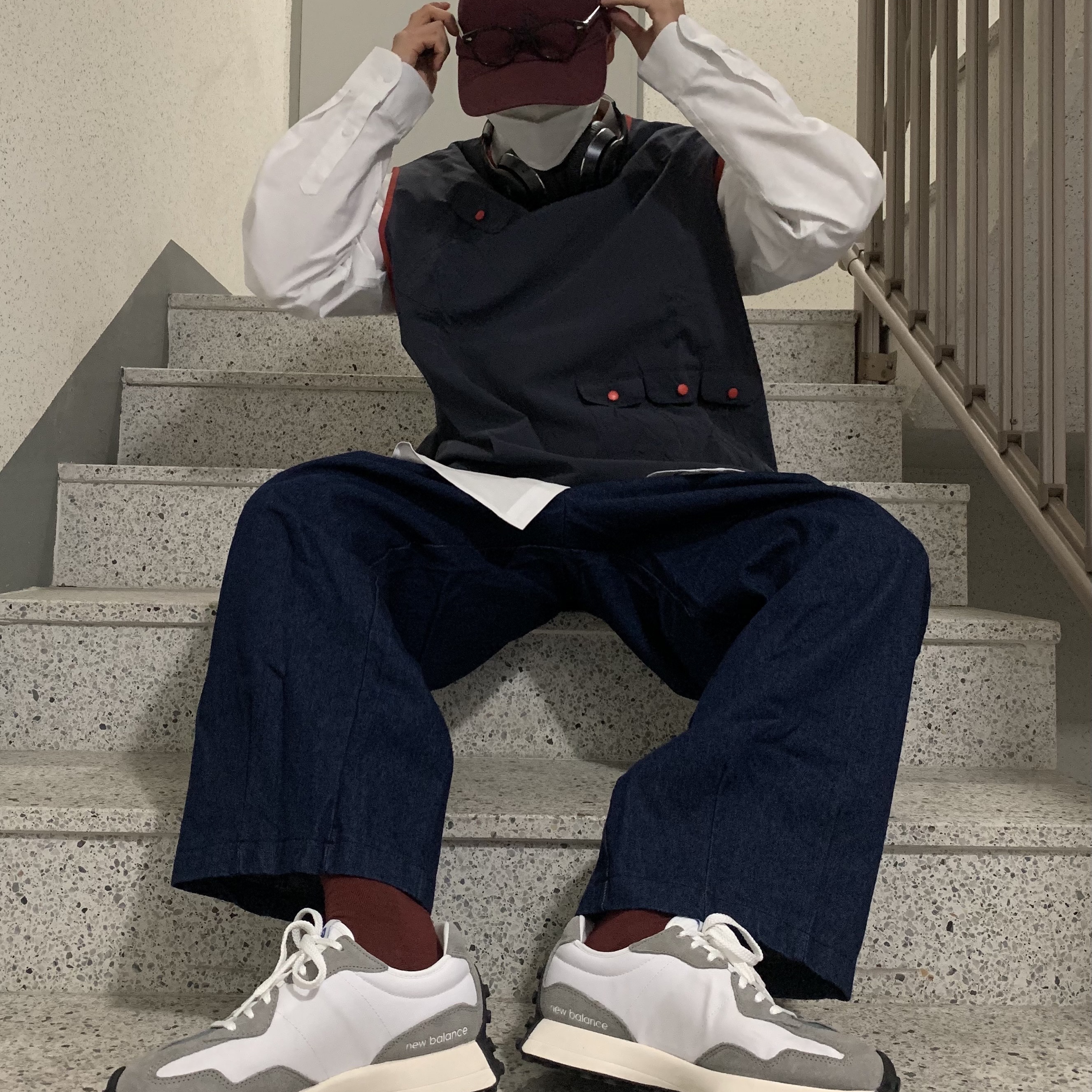 New Balance 327 Grey 착용 스타일