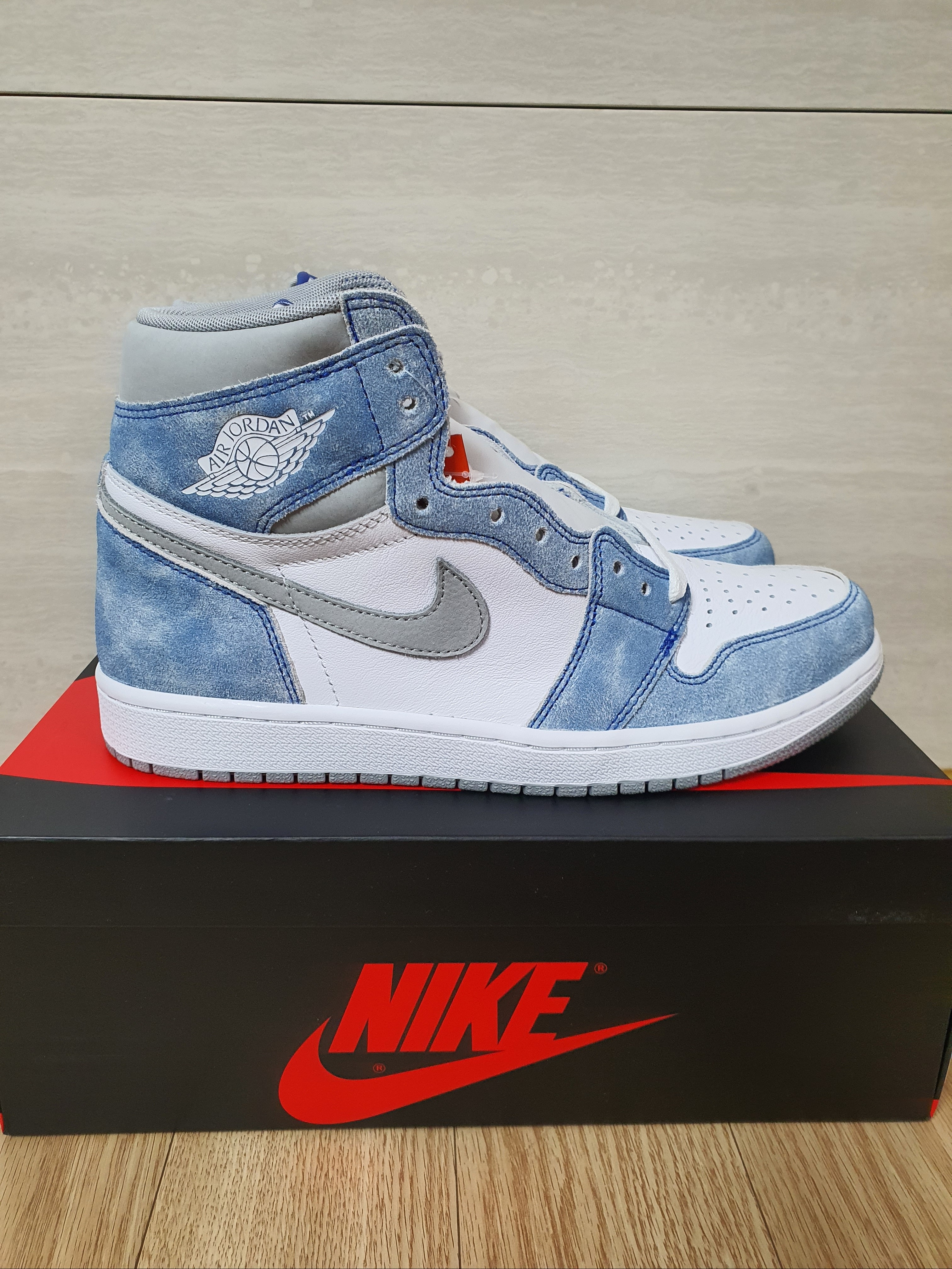 Jordan 1 Retro High OG Hyper Royal 착용 스타일 - 4