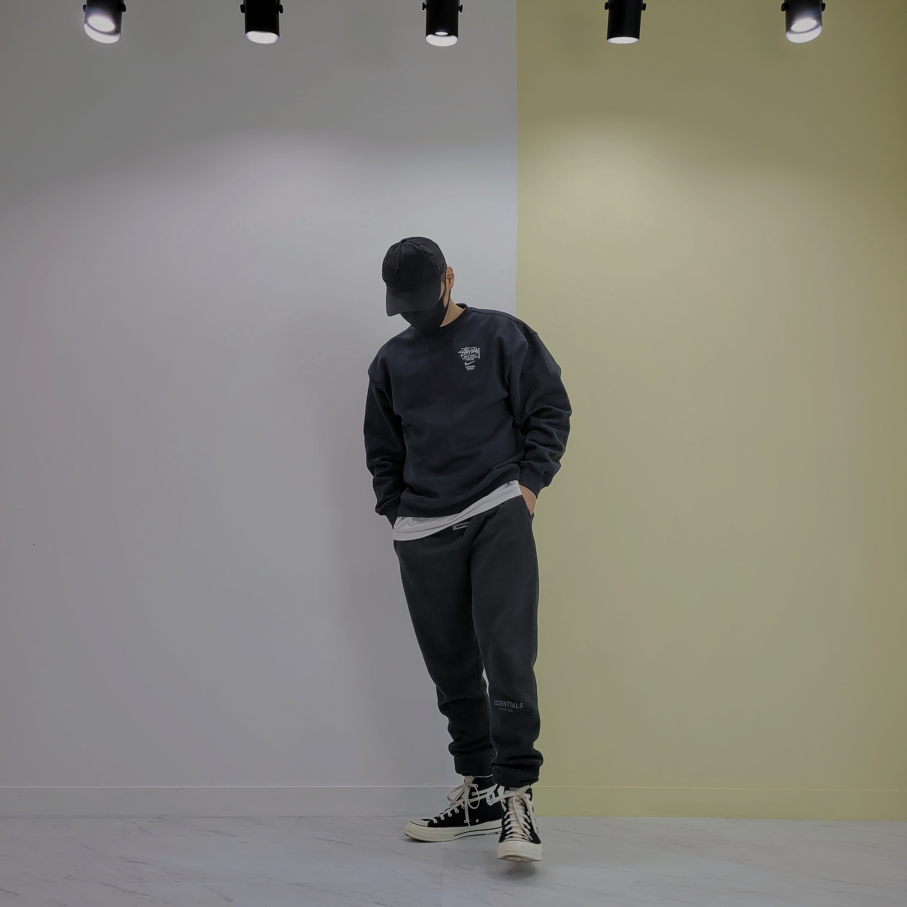 Converse x Fear of God Essentials Chuck 70 Hi Black 2020, Essentials Sweatpants Dark Slate/Black 2020 착용 스타일 - 2