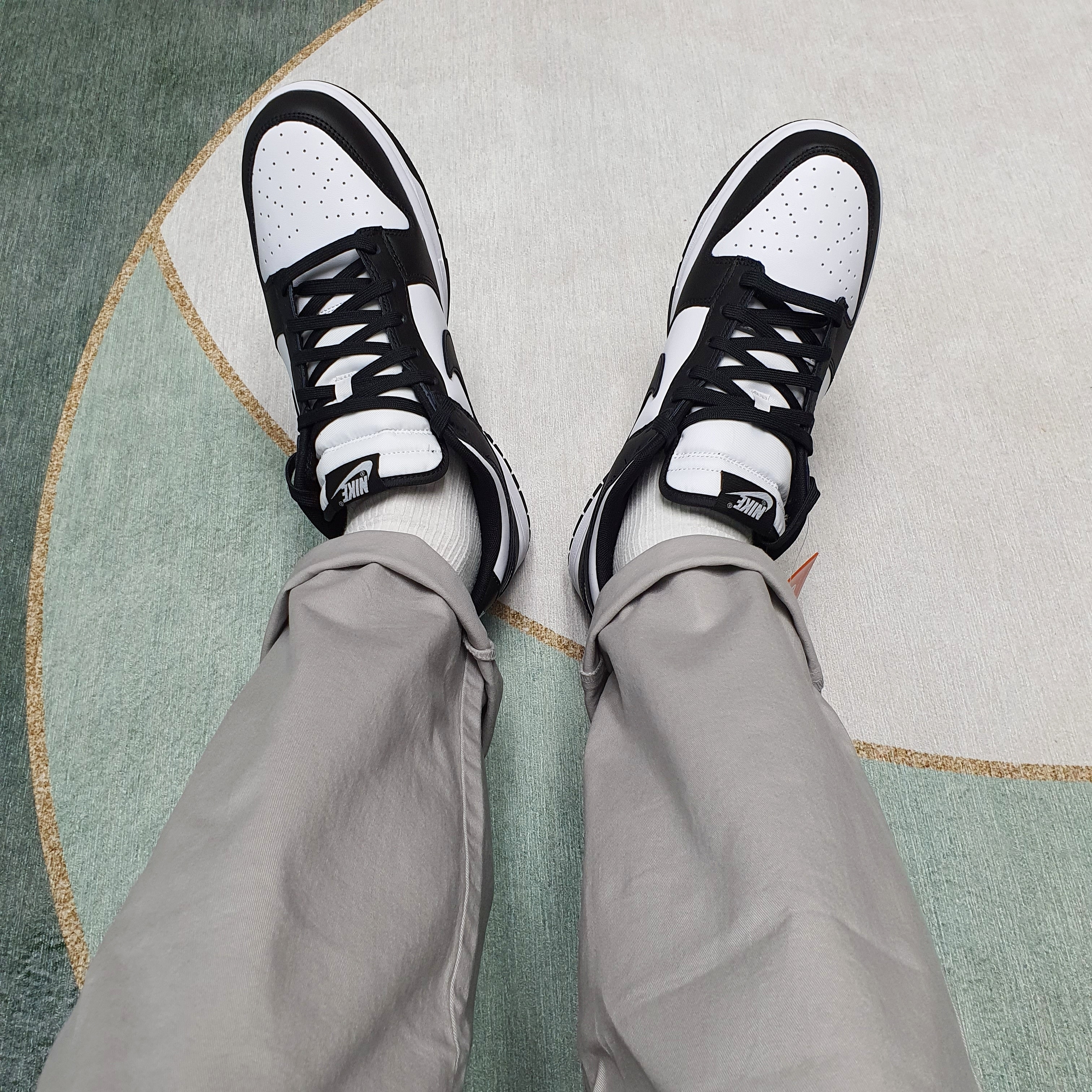 Nike Dunk Low Retro Black 착용 스타일