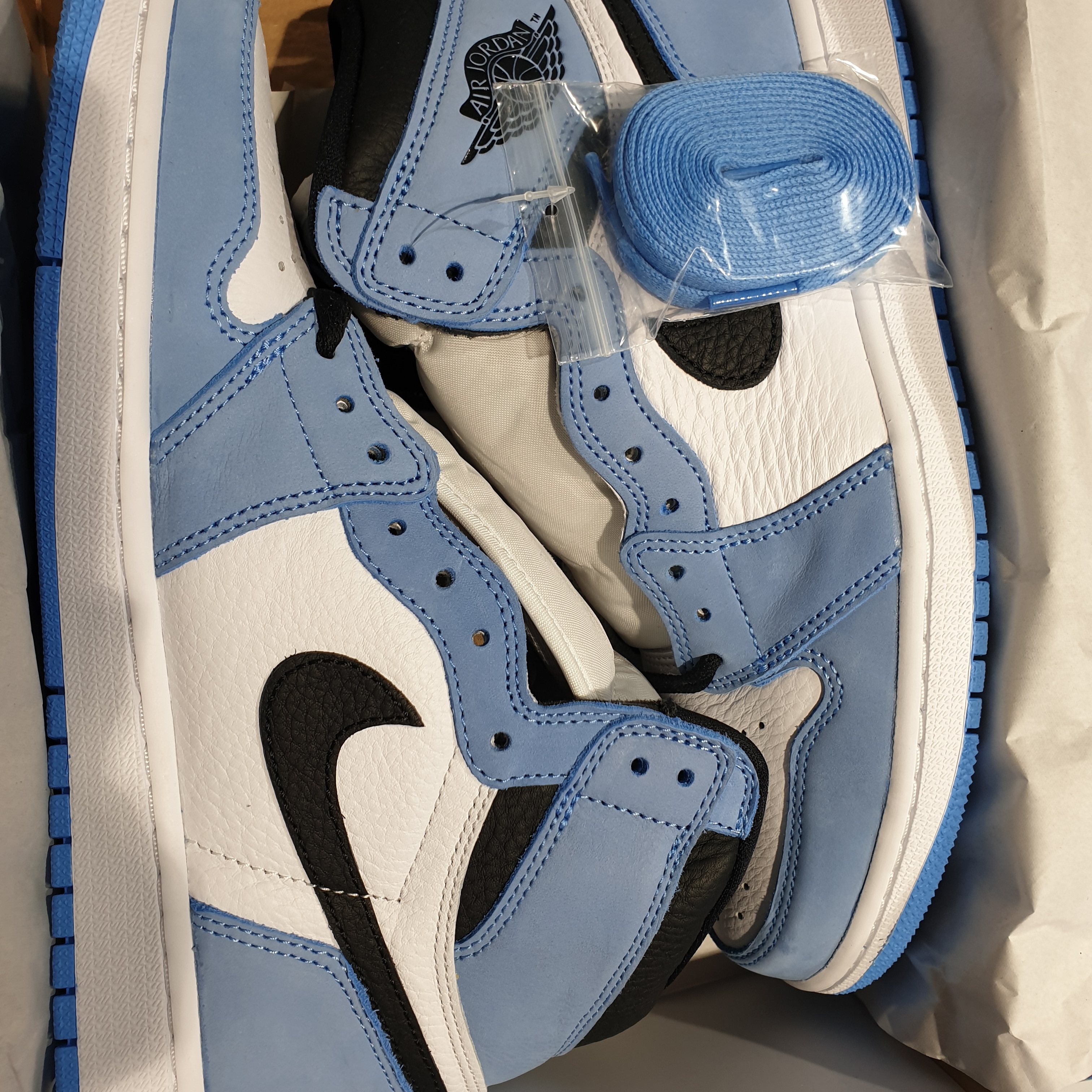 Nike Dunk Low SP City Market, Jordan 1 Retro High OG University Blue 착용 스타일 - 2
