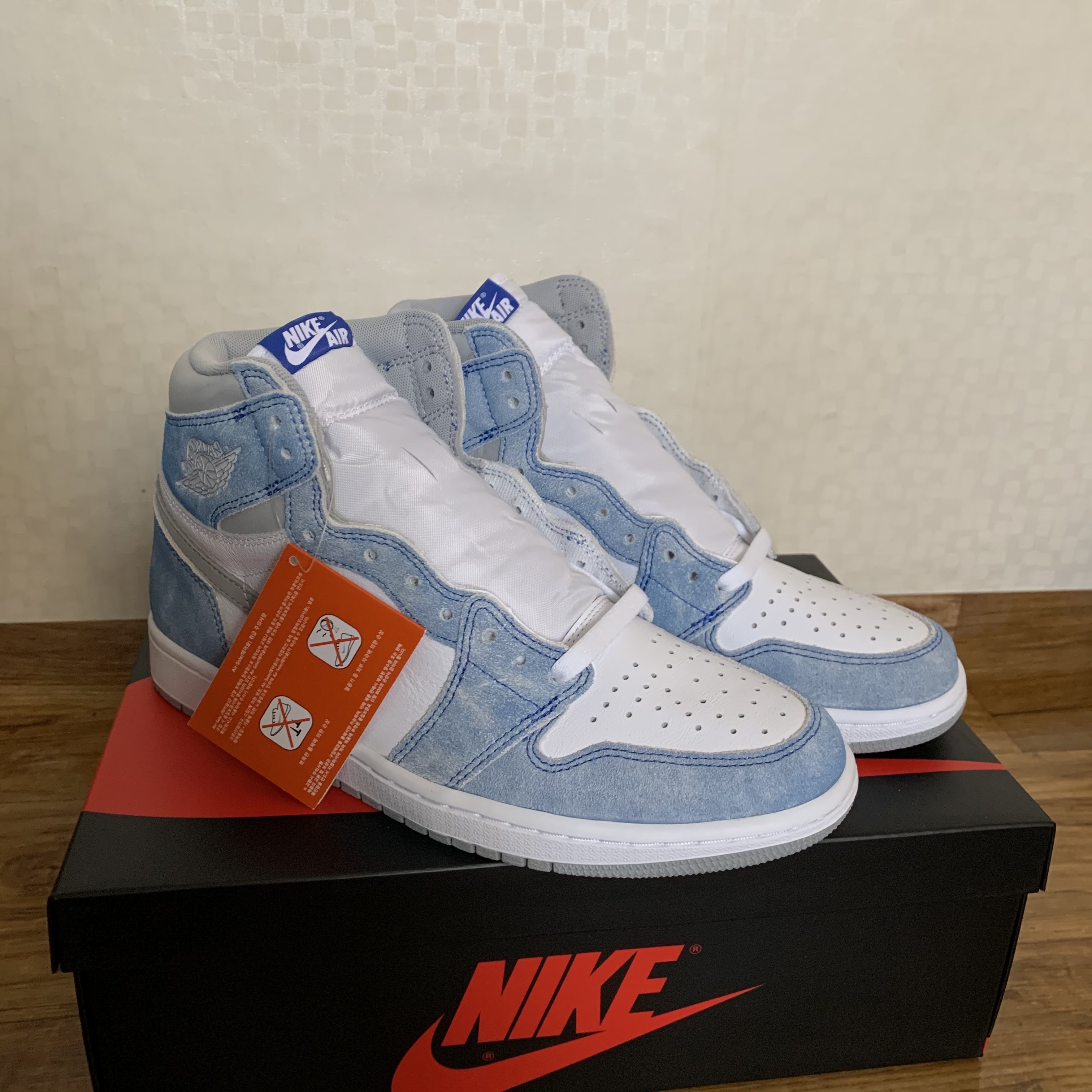 Jordan 1 Retro High OG Hyper Royal 착용 스타일 - 1