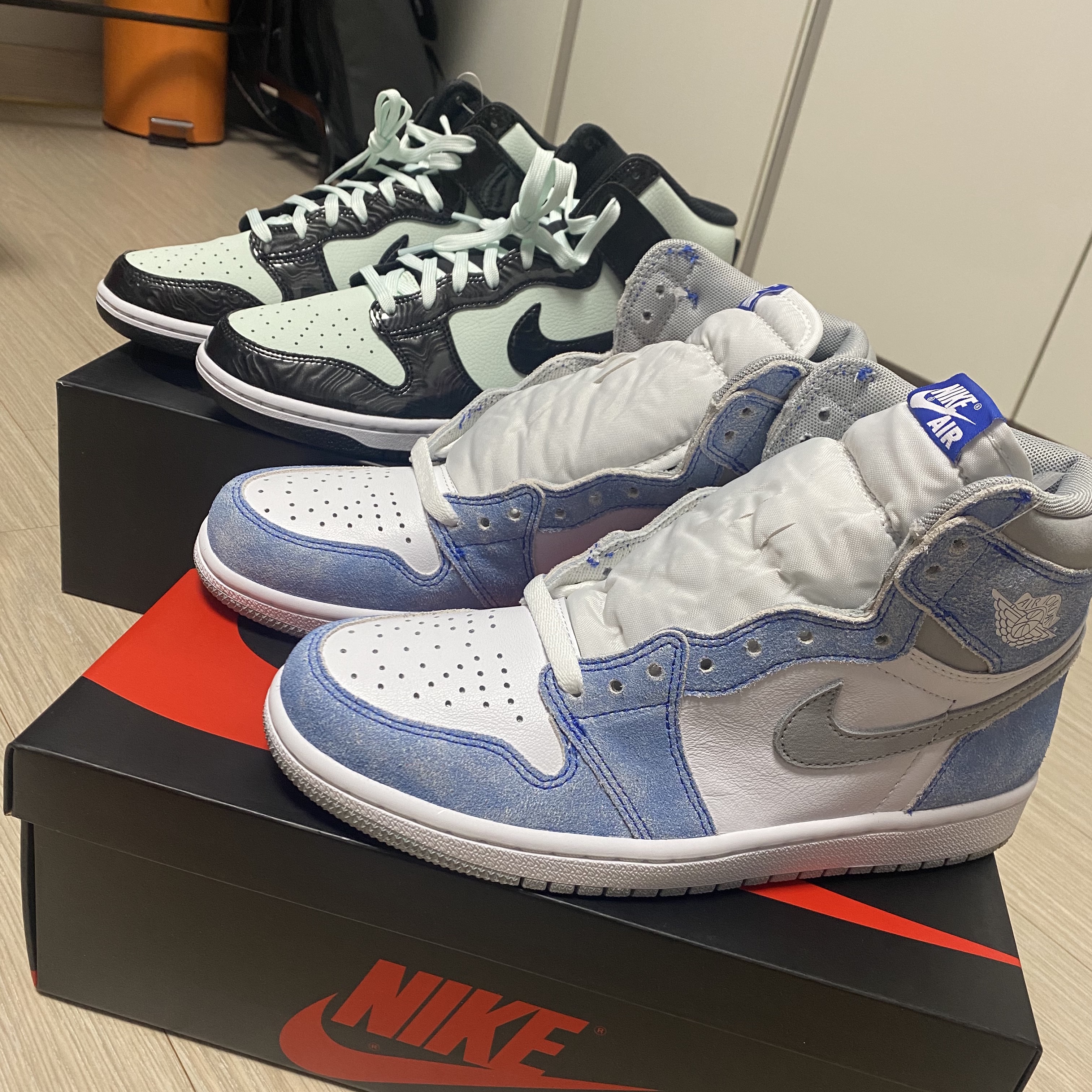 Jordan 1 Retro High OG Hyper Royal, Nike Dunk High Barely Green 착용 스타일