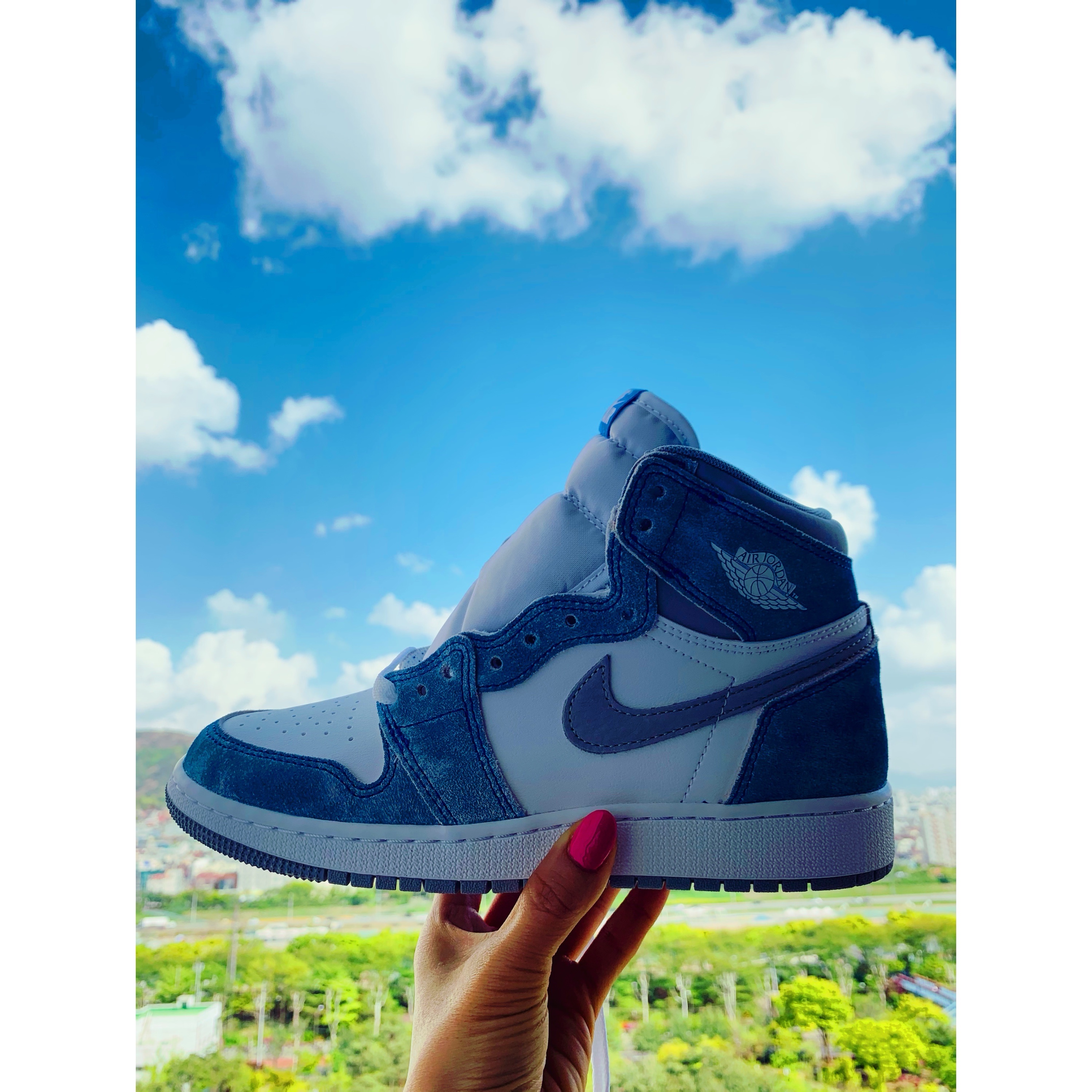 (GS) Jordan 1 Retro High OG Hyper Royal, Nike NRG Solo Swoosh Crew Fleece Psychic Blue - Asia 착용 스타일 - 2