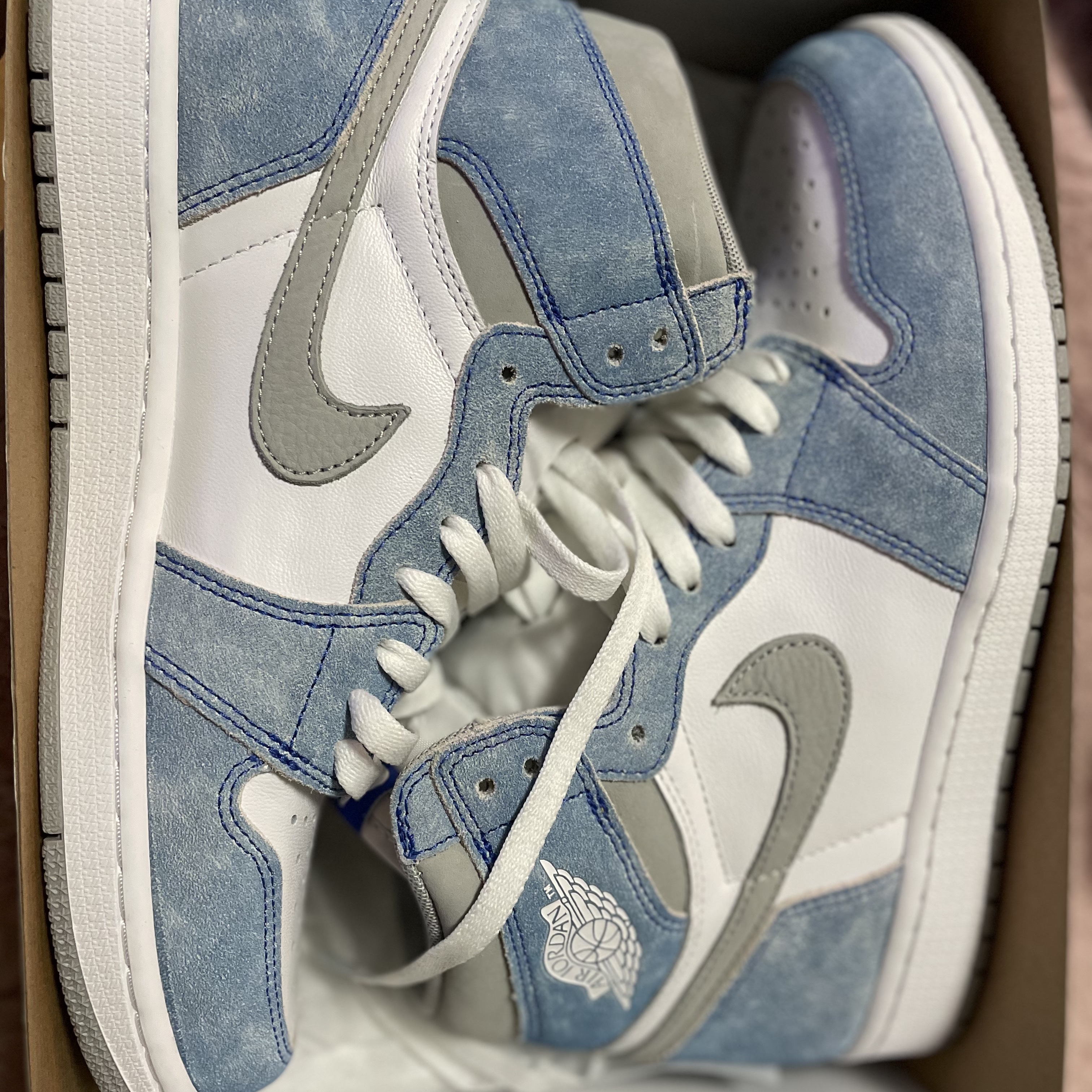 Jordan 1 Retro High OG Hyper Royal 착용 스타일 - 1