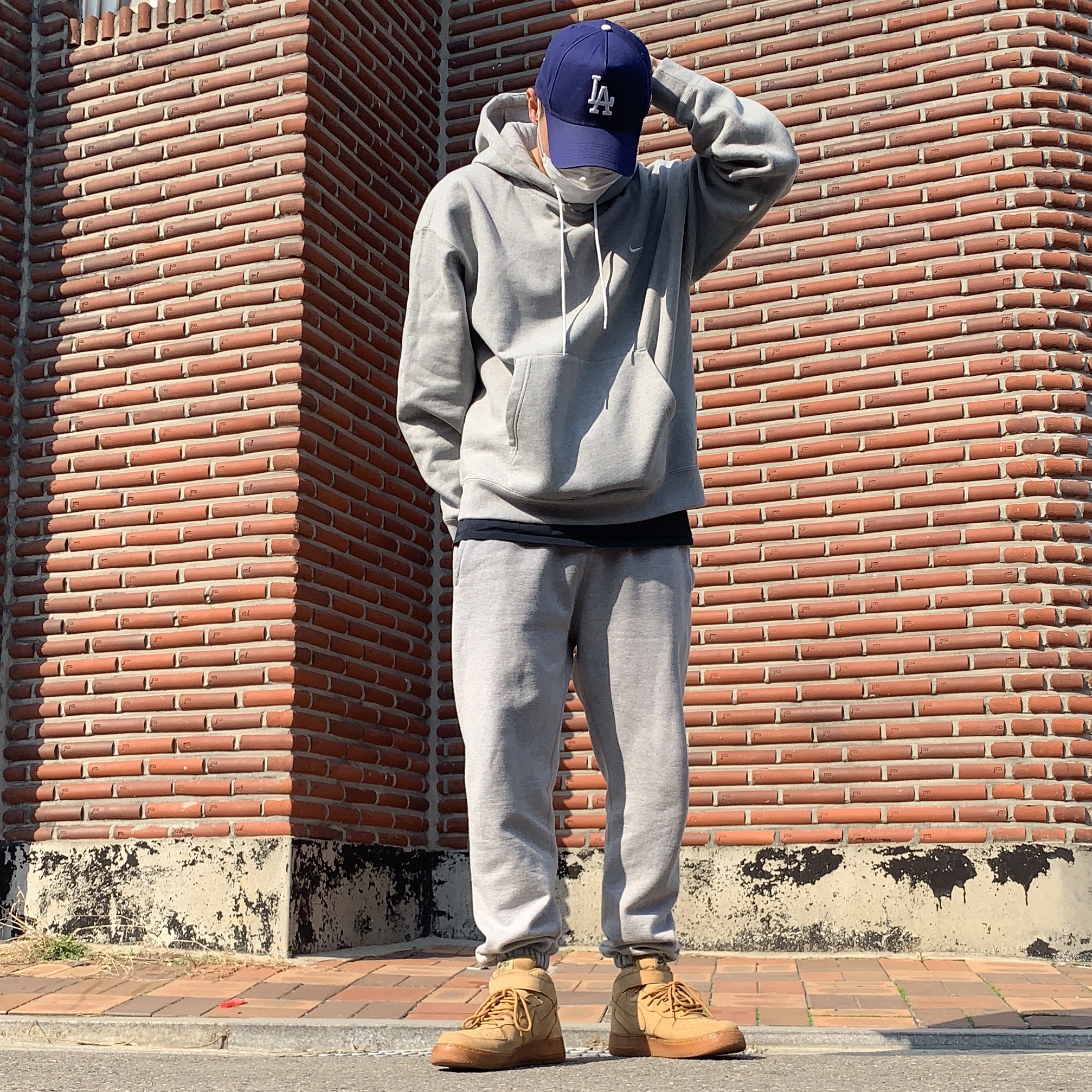 Nike Air Force 1 Mid Flax and Outdoor Green, Nike NRG Solo Swoosh Fleece Hoodie Dark Grey Heather - Asia 착용 스타일