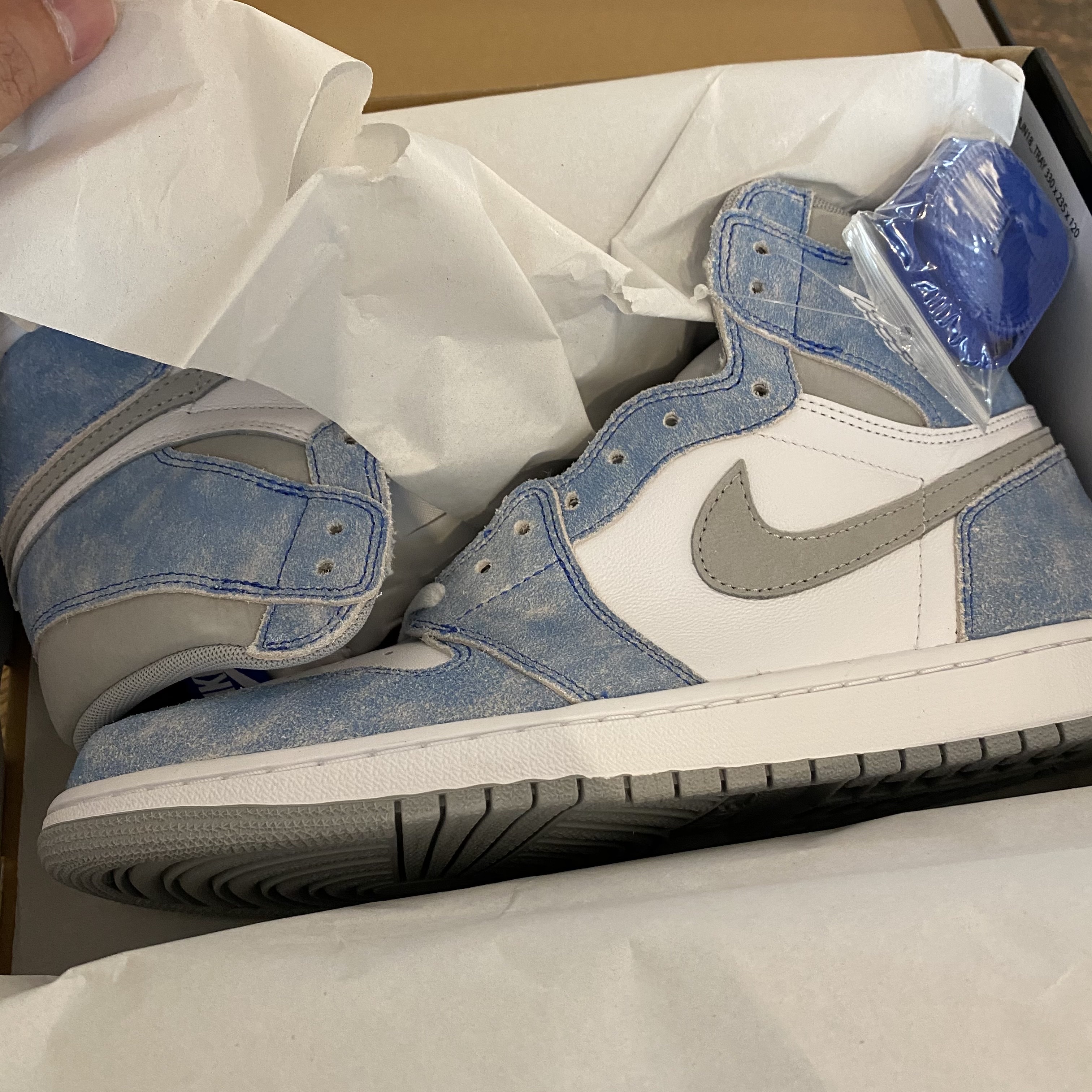Jordan 1 Retro High OG Hyper Royal 착용 스타일
