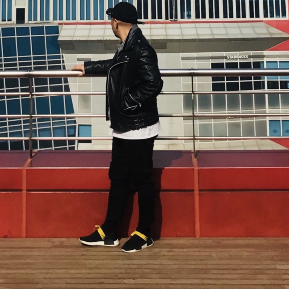 Adidas x Pharrell Williams Hu NMD Human Species Black 착용 스타일