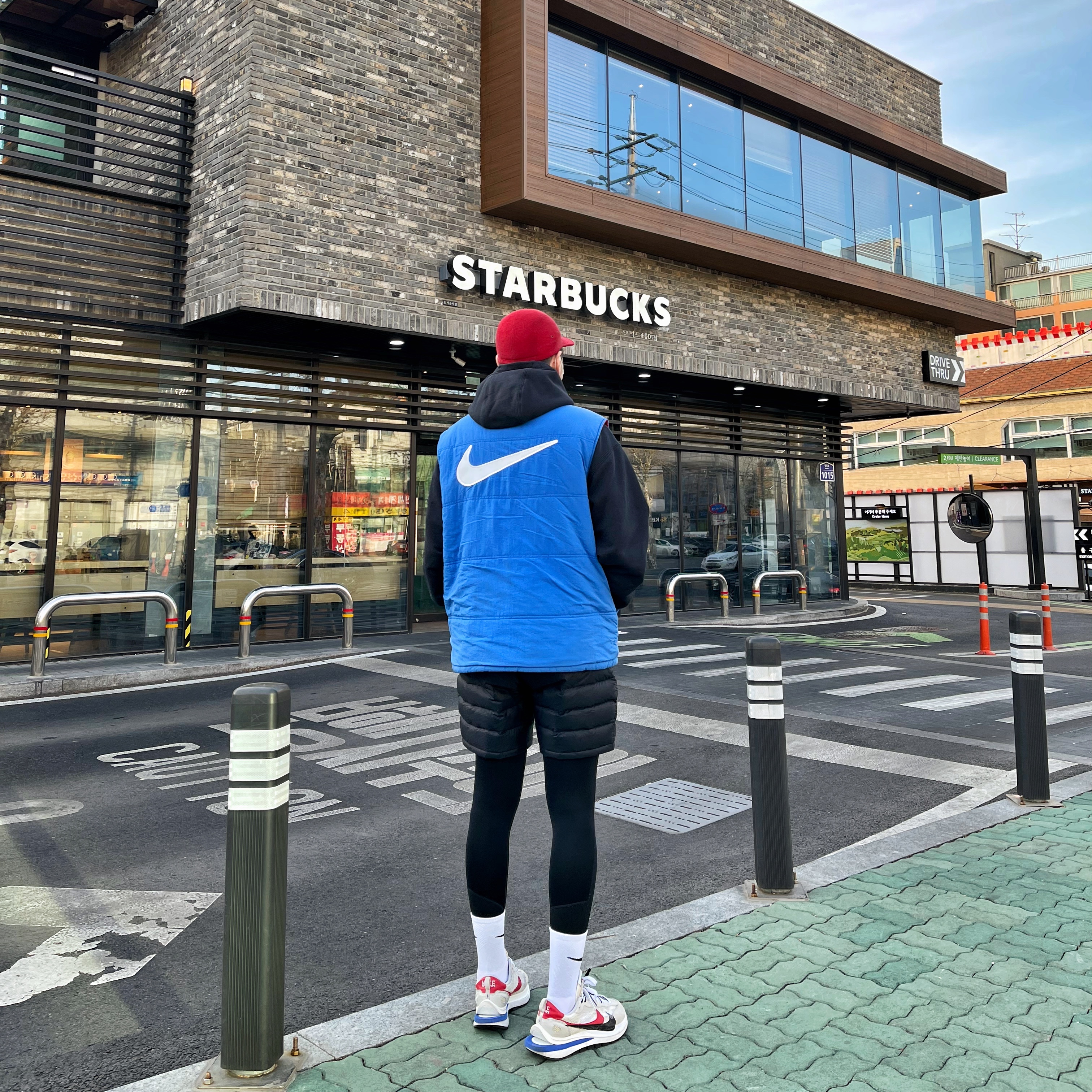 Nike x Sacai VaporWaffle Royal Fuchsia, Nike x Tom Sachs Down Fill Shorts Black 착용 스타일