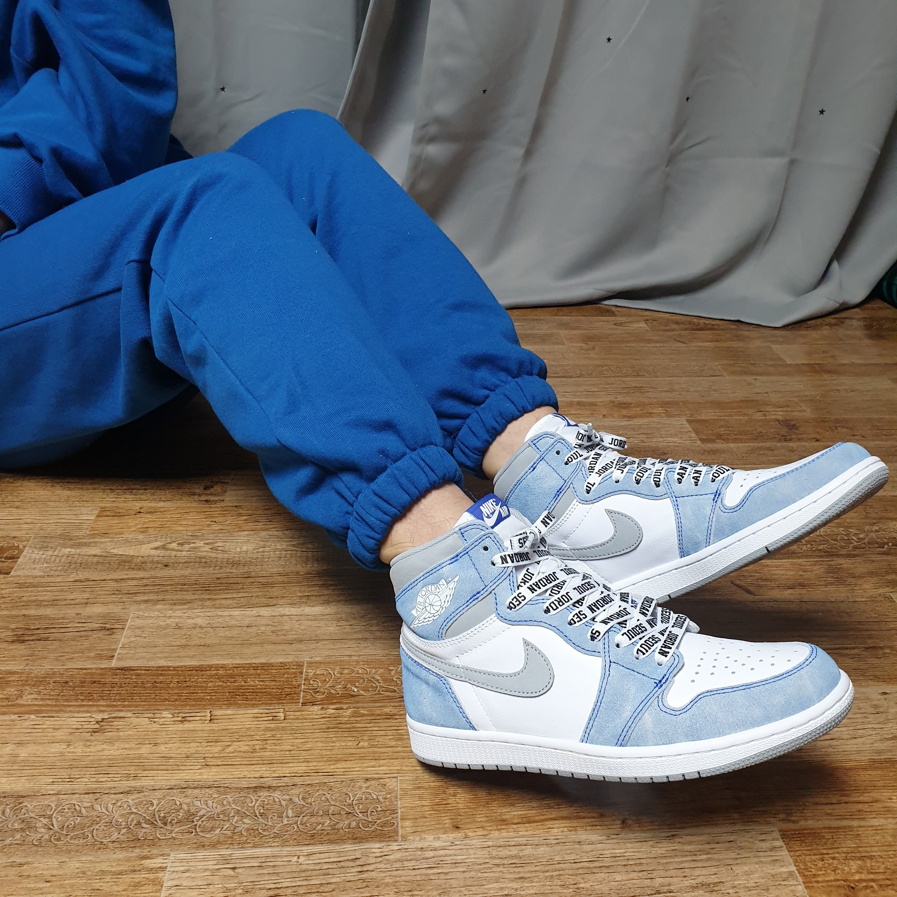 Jordan 1 Retro High OG Hyper Royal, Jordan 1 x Paris Saint-Germain Zoom Air CMFT 착용 스타일 - 2