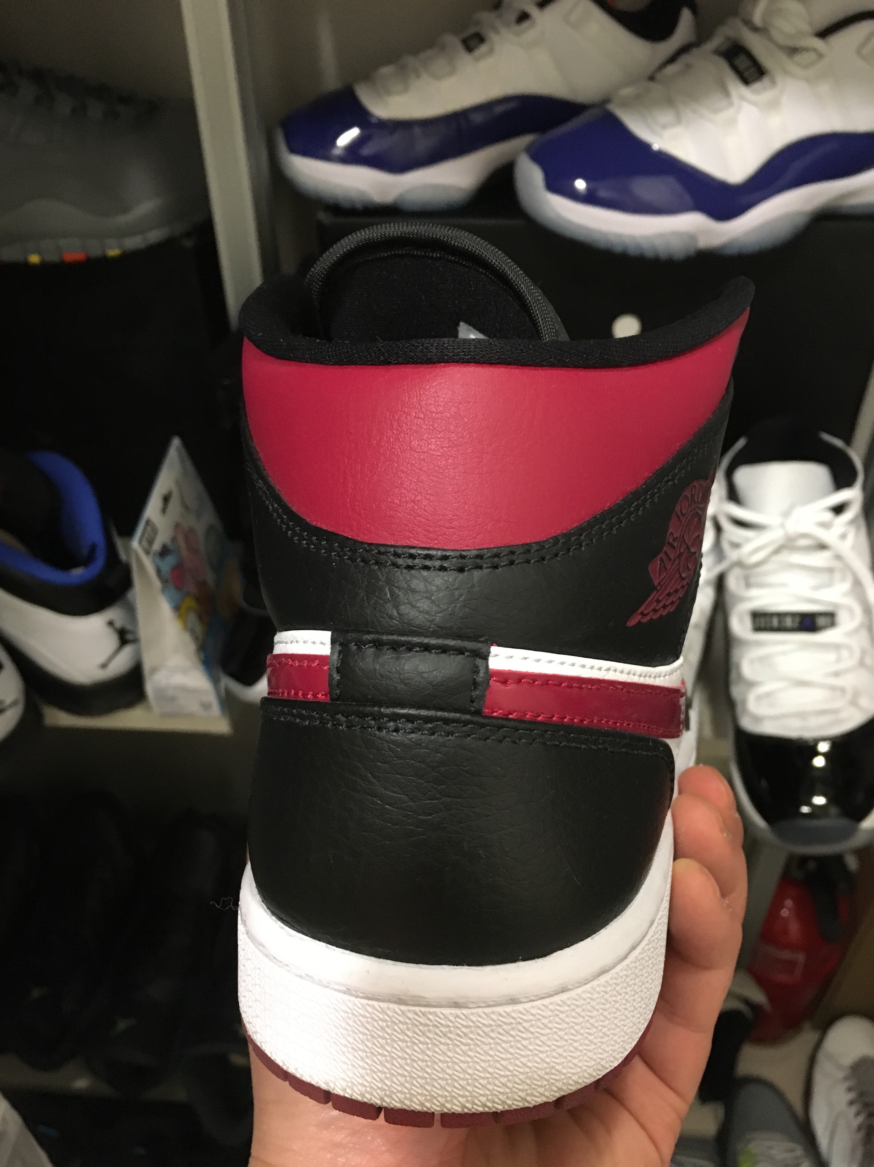 Jordan 1 Mid Bred Toe Noble Red, (GS) Jordan 1 Mid Noble Red 착용 스타일 - 2