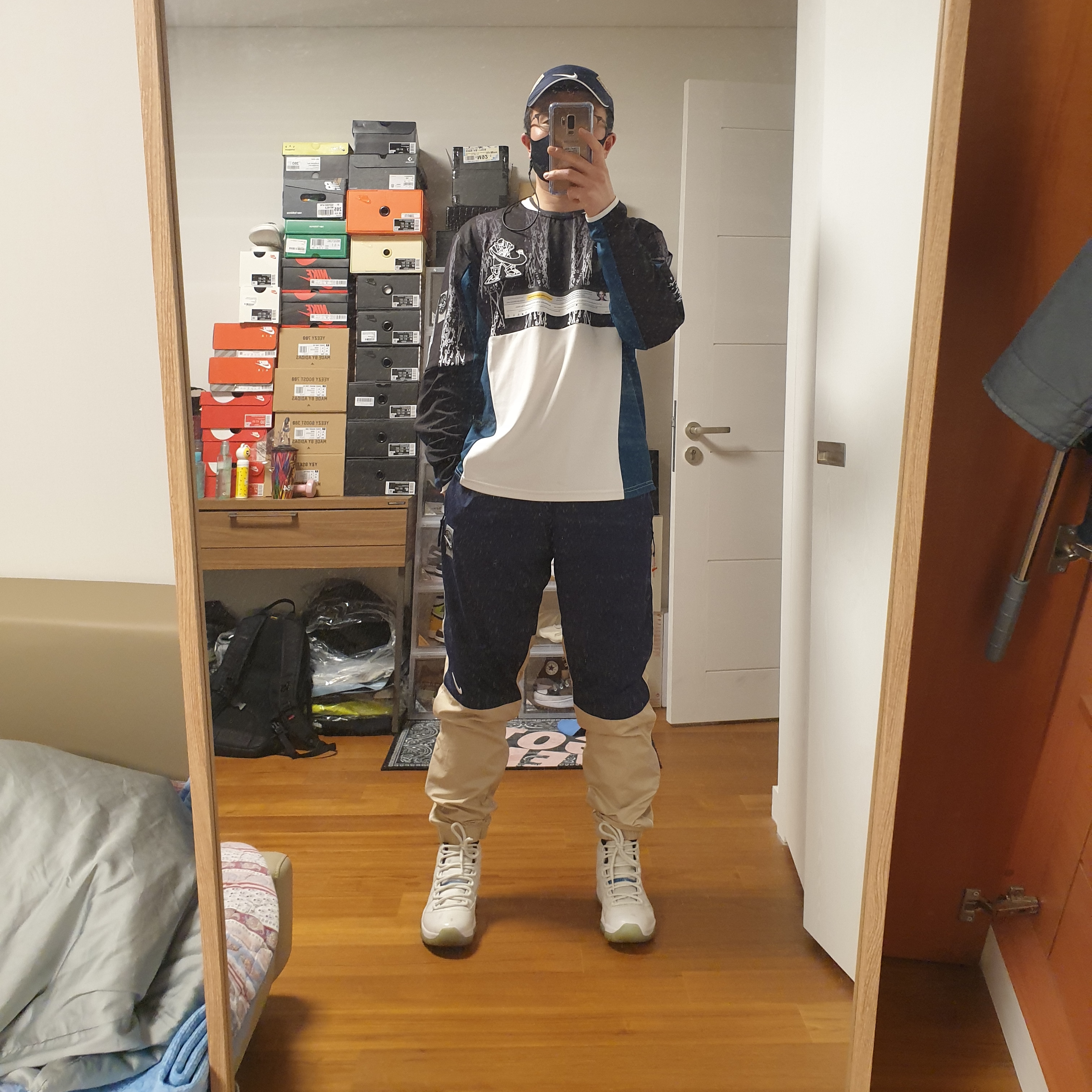 Nike x Cav Empt Long Sleeve Graphic Shirt Jersey, Nike x Cav Empt Track Pants Navy 착용 스타일 - 2