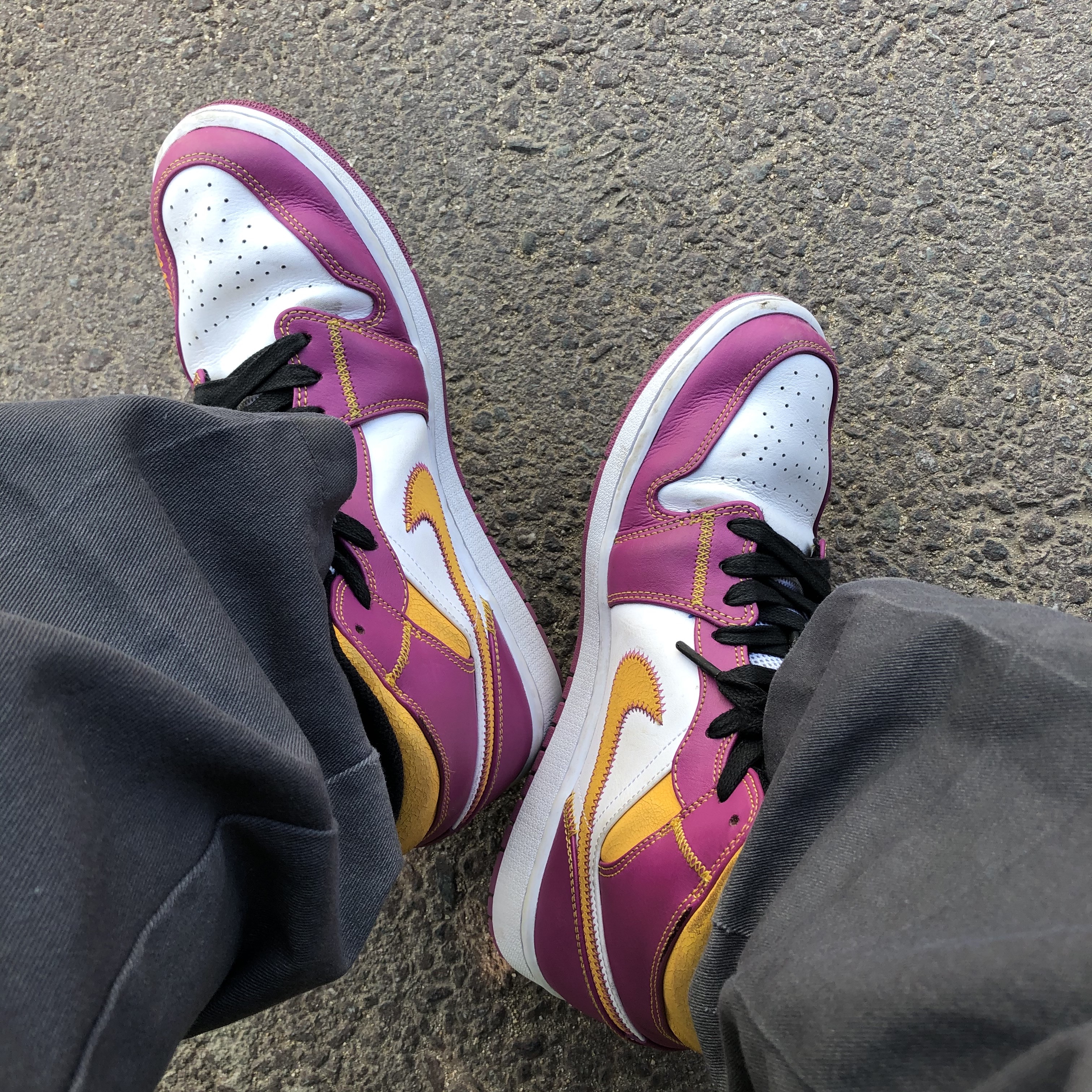 Jordan 1 Mid DOD Familia 착용 스타일 - 1