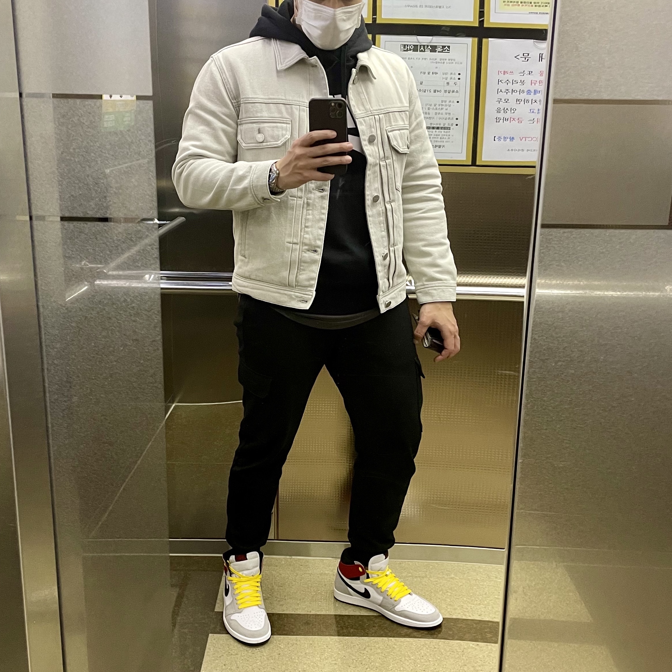Jordan 1 Retro High OG Light Smoke Grey 착용 스타일 - 1