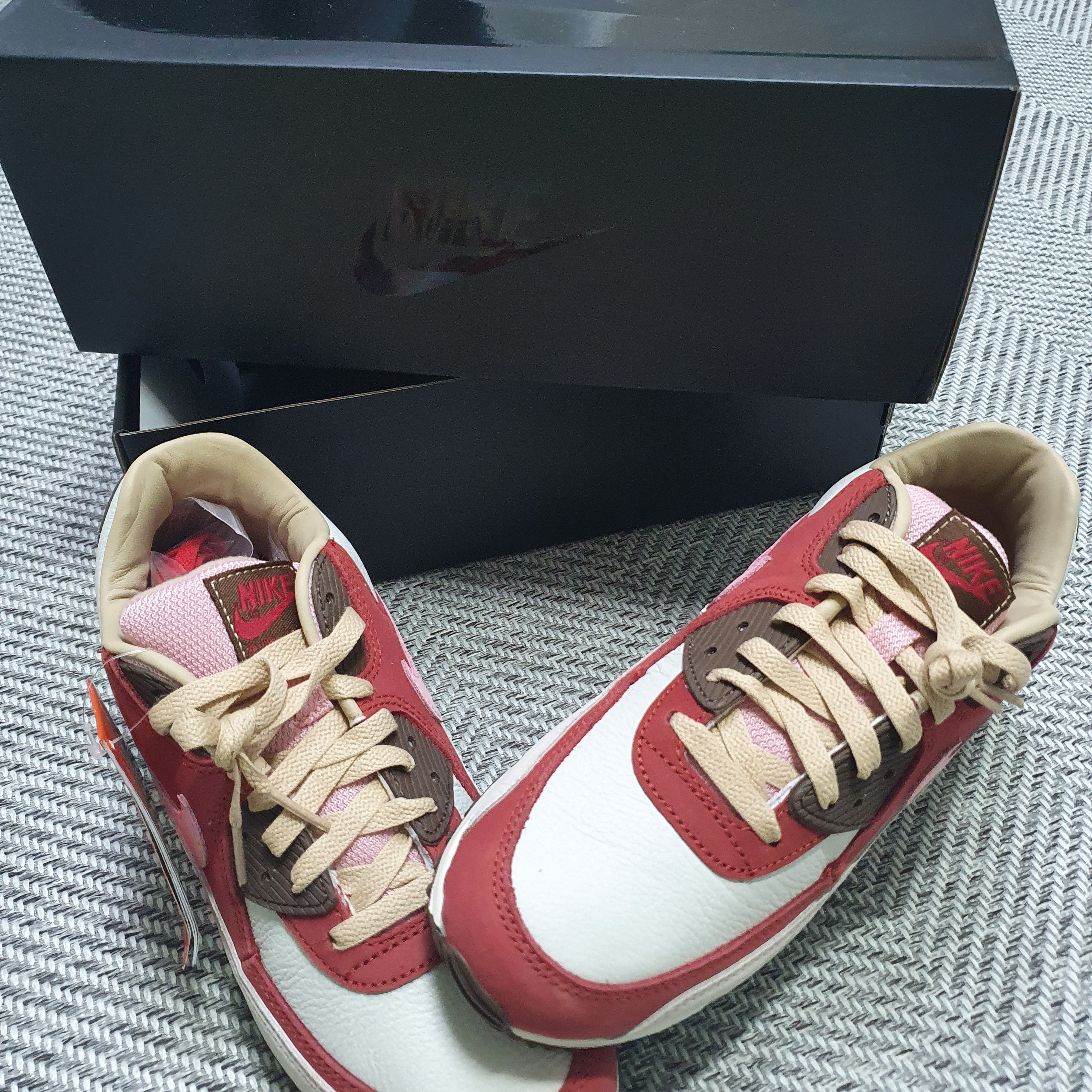 Nike Air Max 90 NRG Bacon 착용 스타일 - 2