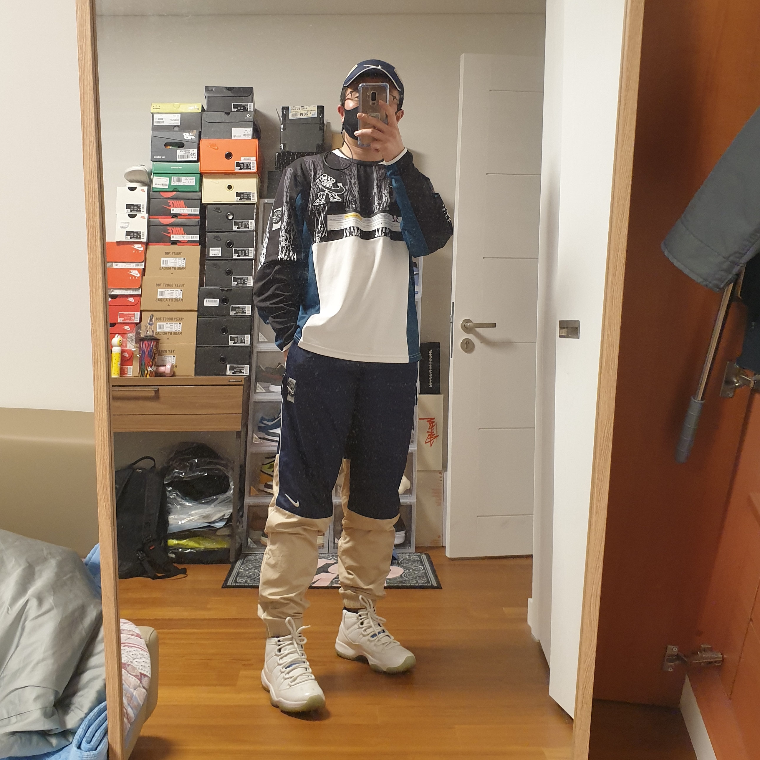 Nike x Cav Empt Long Sleeve Graphic Shirt Jersey, Nike x Cav Empt Track Pants Navy 착용 스타일 - 1