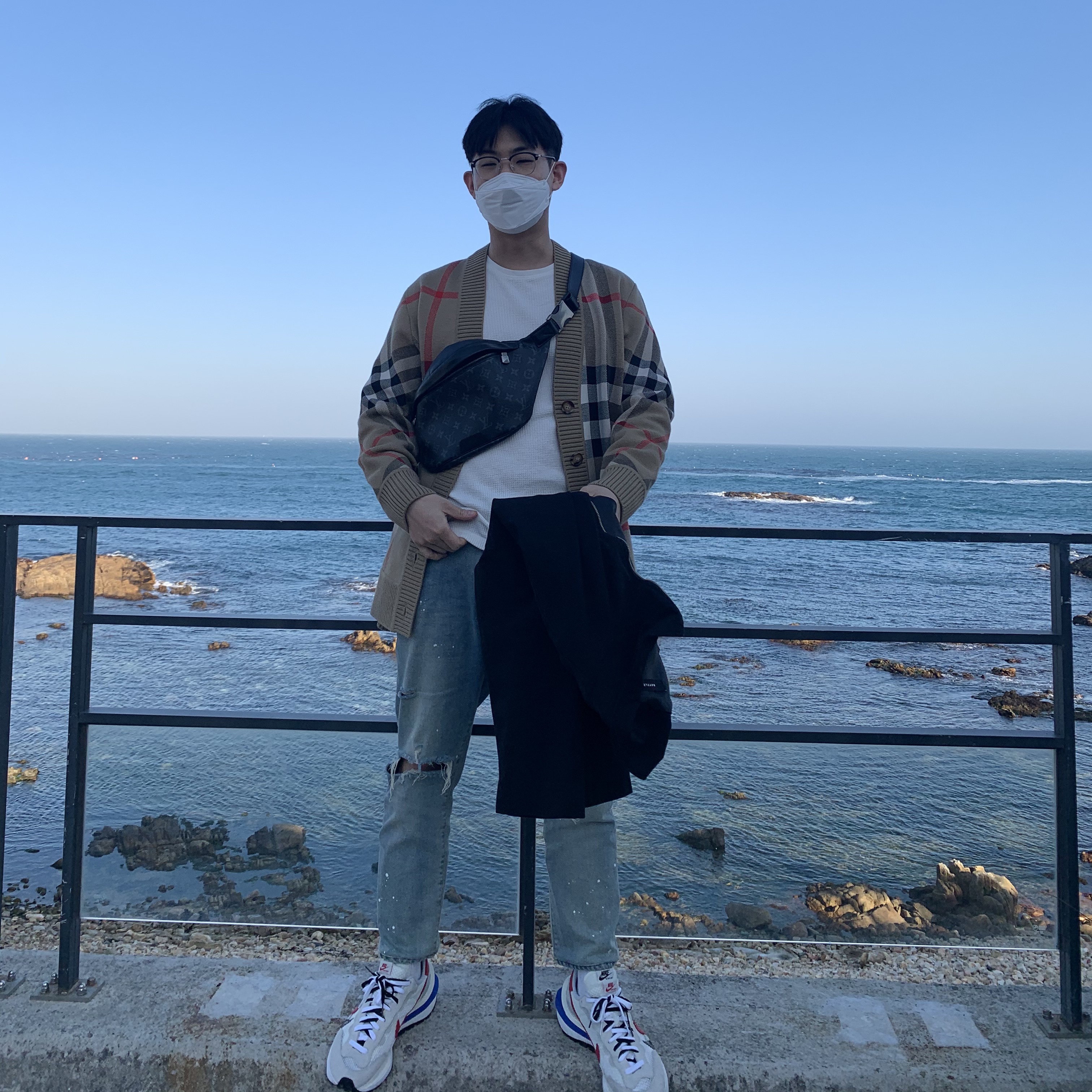 Nike x Sacai VaporWaffle Royal Fuchsia 착용 스타일